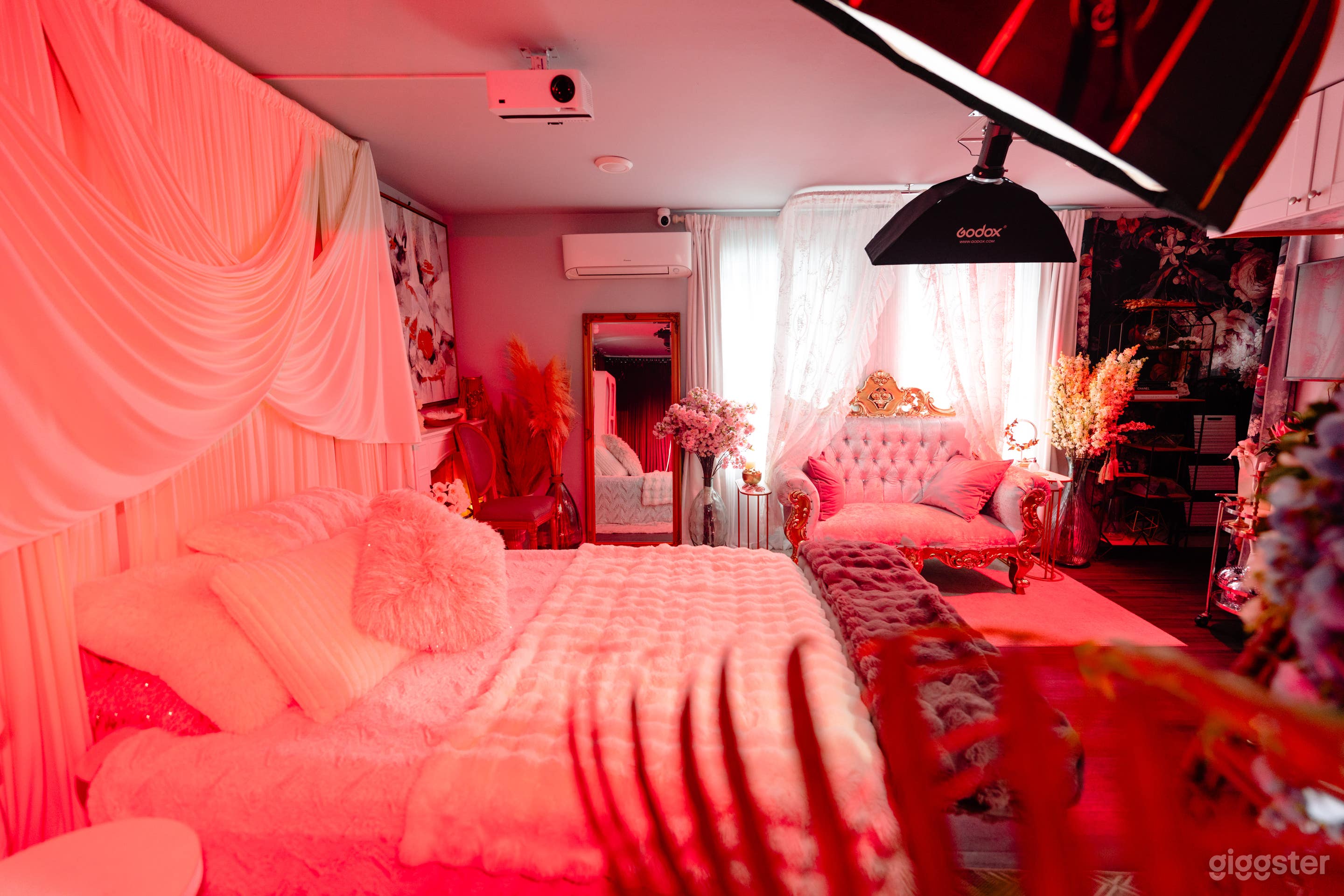 Luxury Boudoir Studio | Bed, Velvet Drapes & Pro Lighting Photo 2