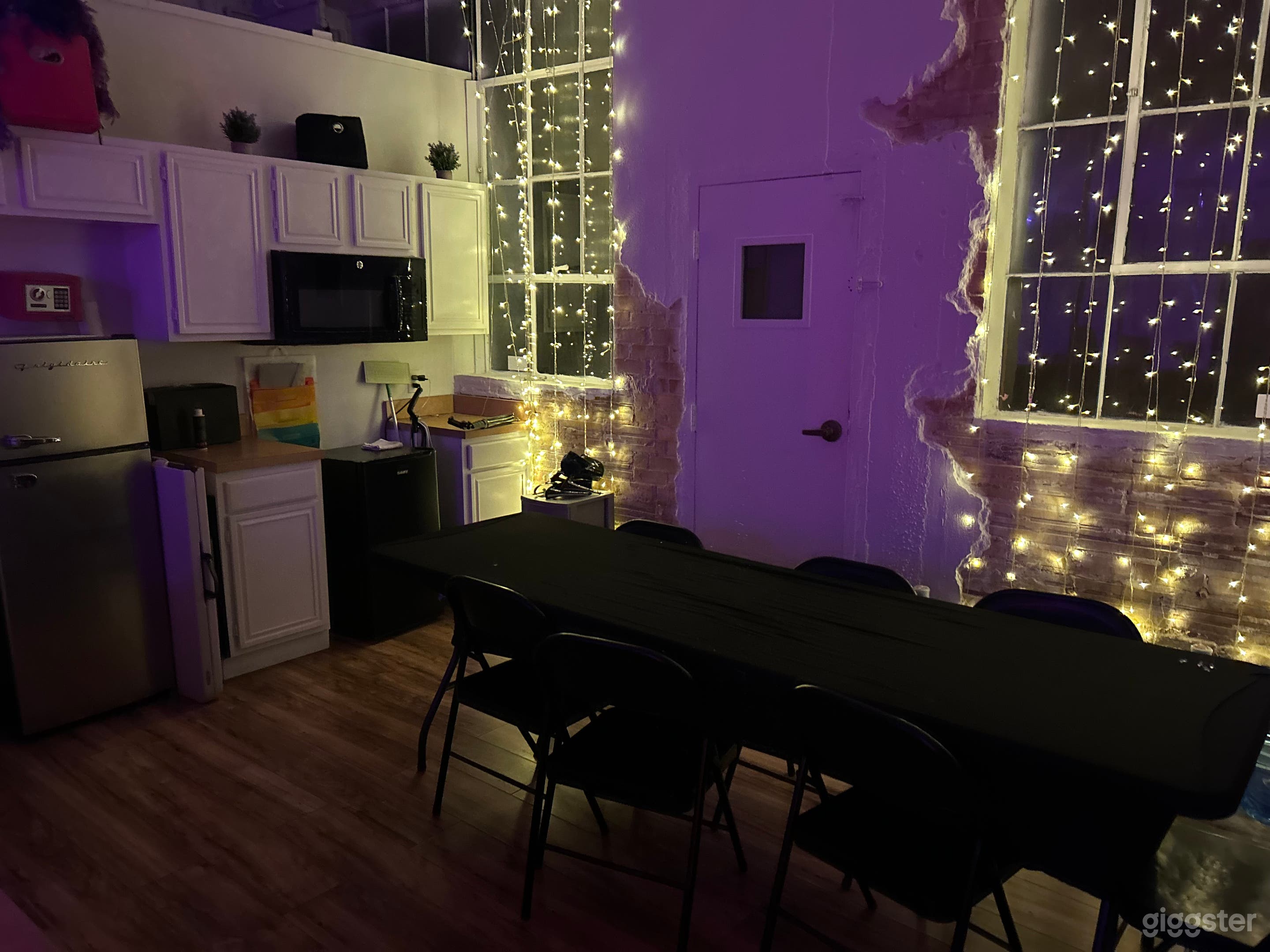 Chic Pole Dance &amp; Creative Event Studio Photo 2