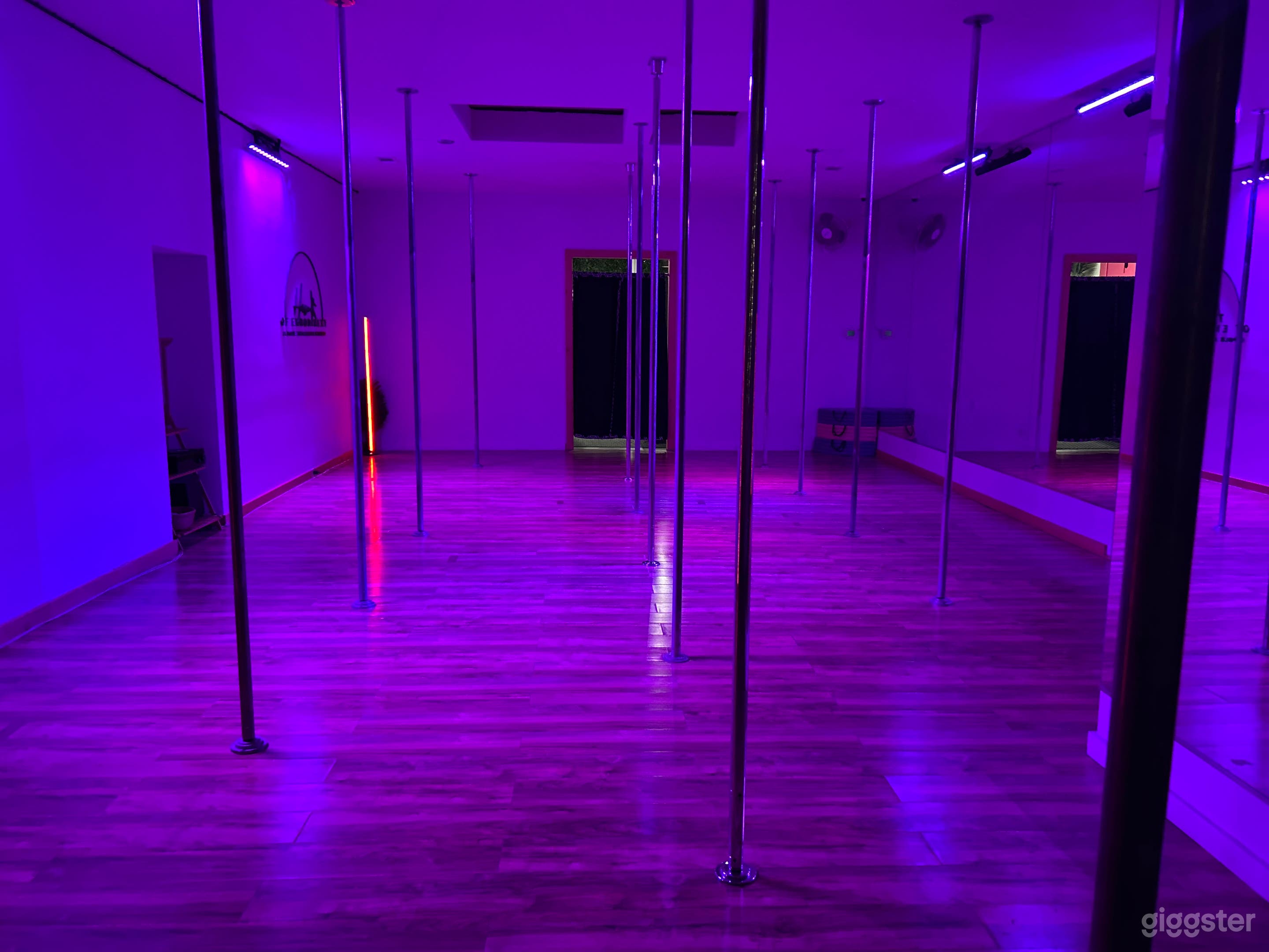 Chic Pole Dance &amp; Creative Event Studio Photo 3