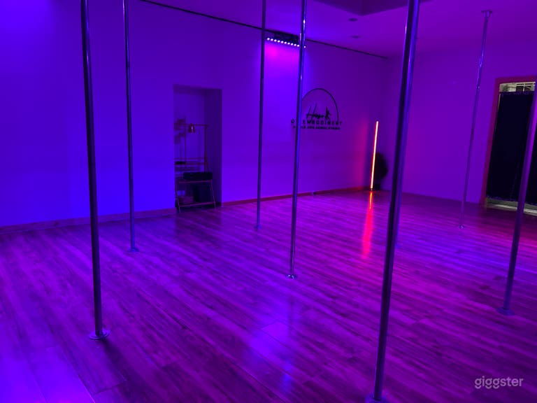  Chic Pole Dance & Creative Event Studio 