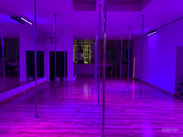  Chic Pole Dance & Creative Event Studio 