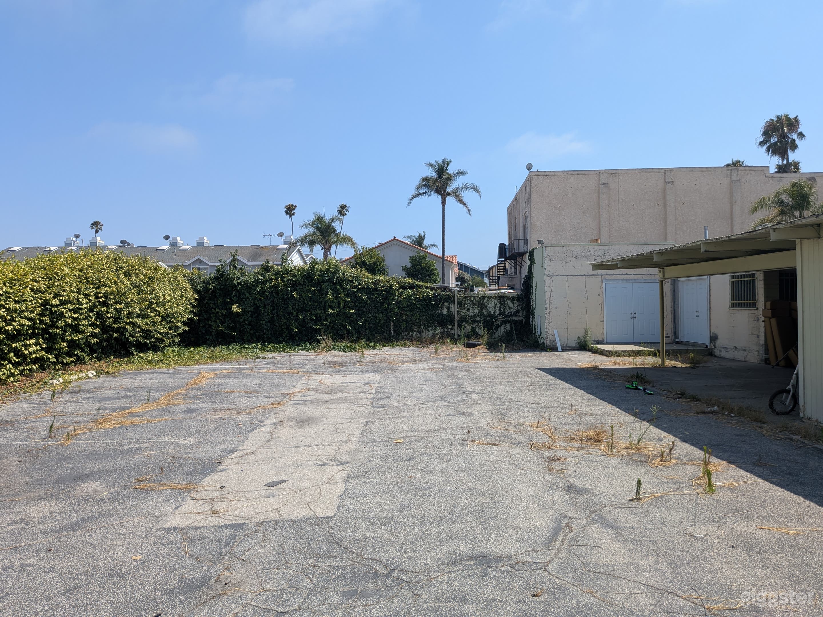 Open creative space on street level Photo 3