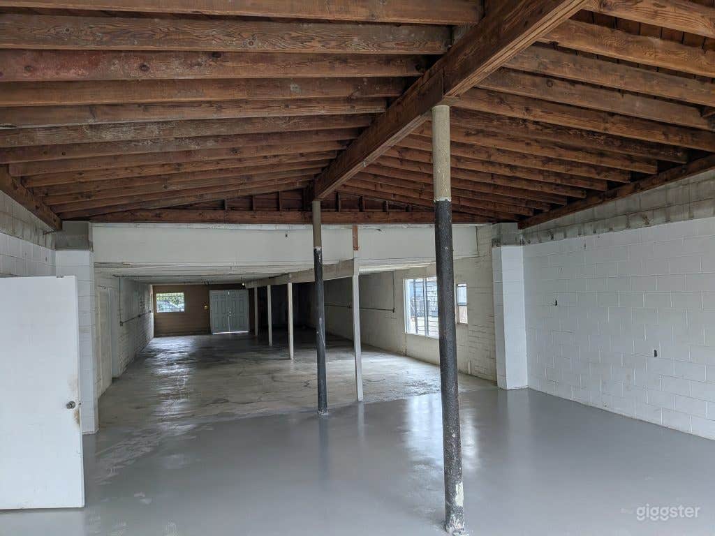 Open creative space on street level Photo 1