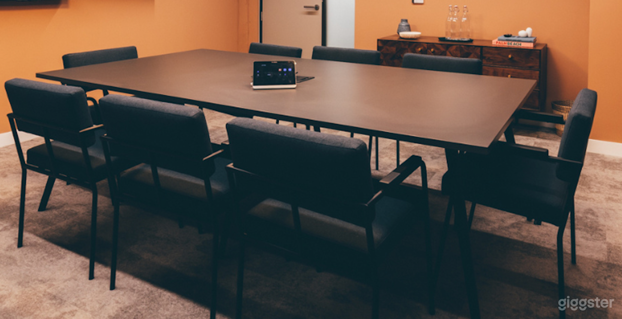 Imperial Room Good for 8 Persons Photo 3