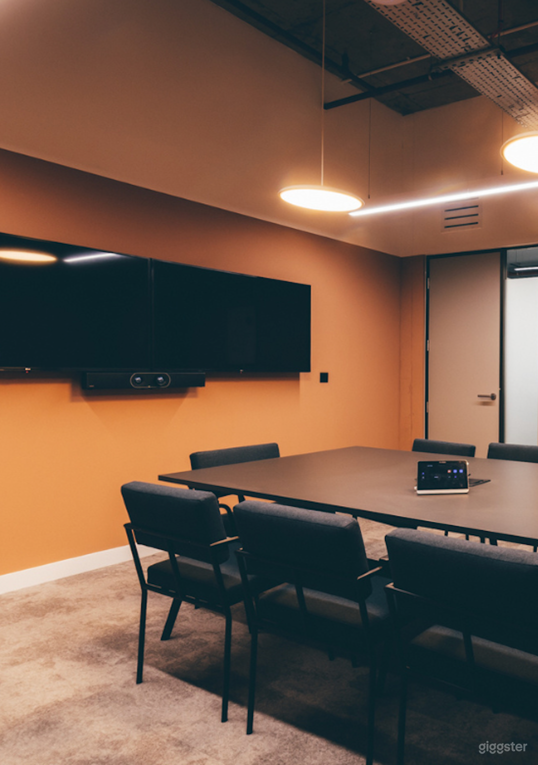 Imperial Room Good for 8 Persons Photo 1