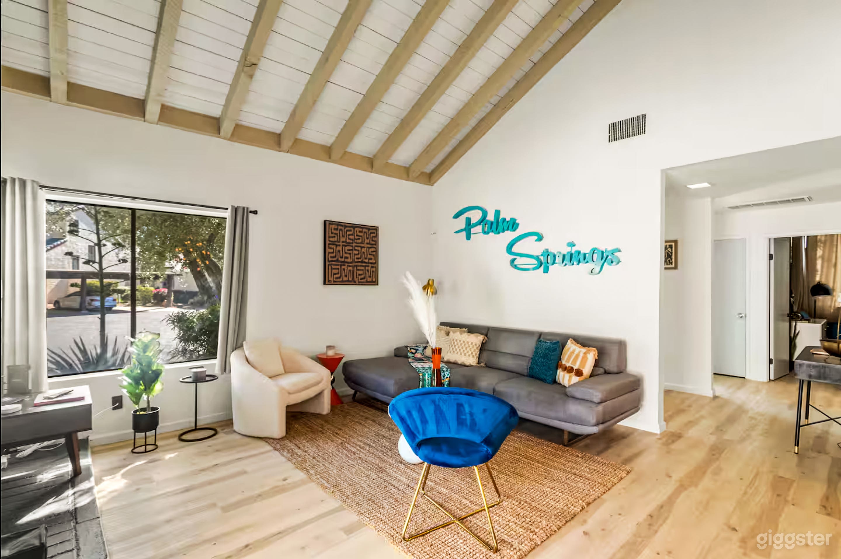 “Stylish 2-Bedroom Desert Condo – Pool, Patio &amp; Tennis Photo 3