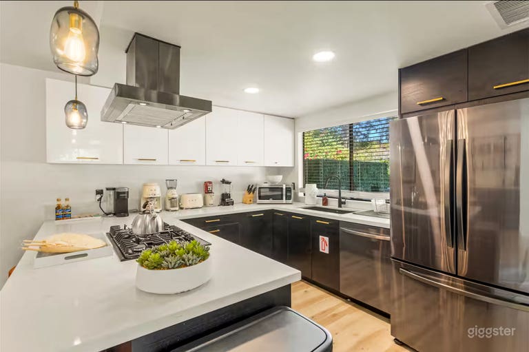  “Stylish 2-Bedroom Desert Condo – Pool, Patio & Tennis 