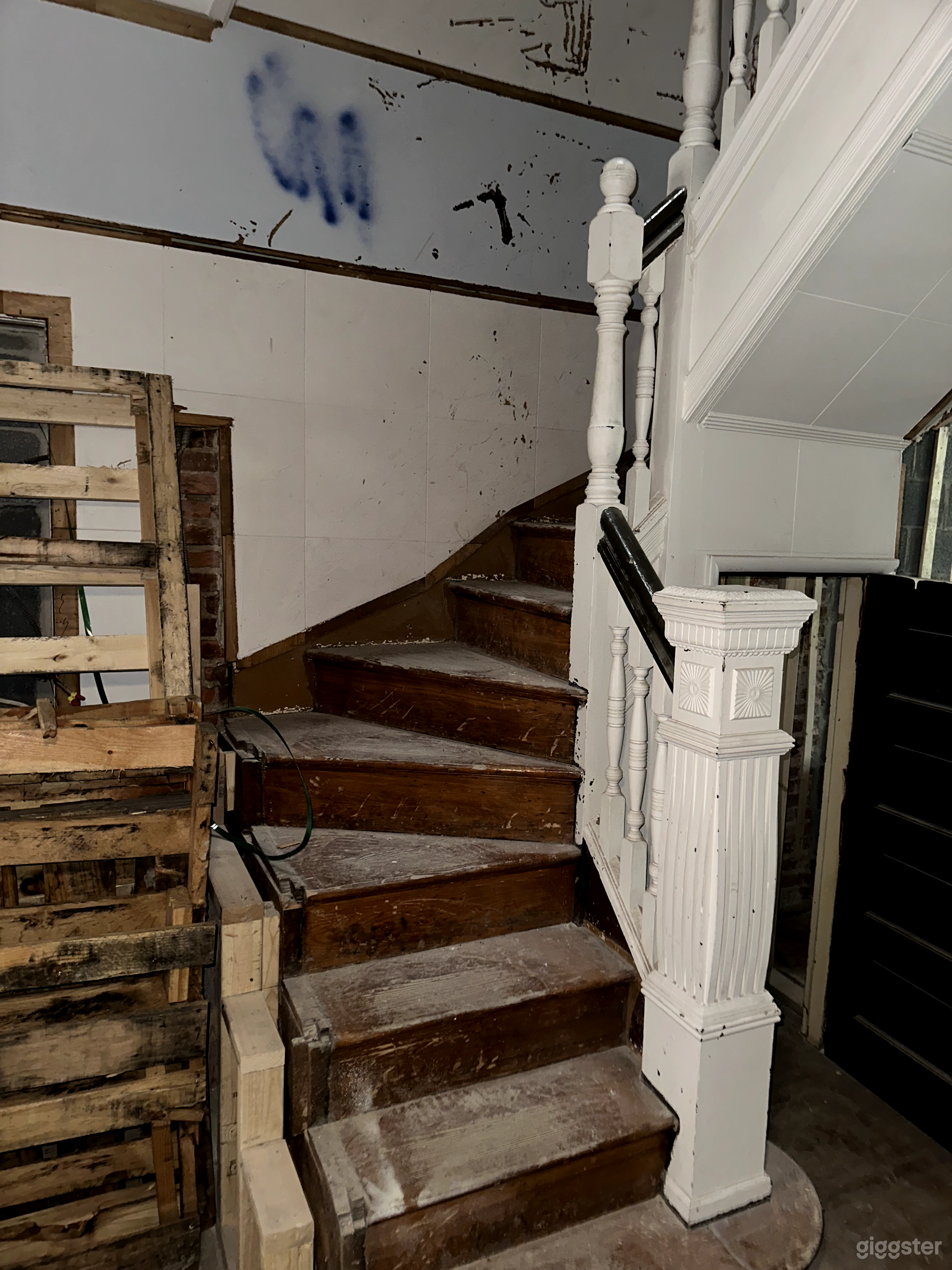 Raw, Industrial 4-Floor Townhouse Perfect for Film Photo 3