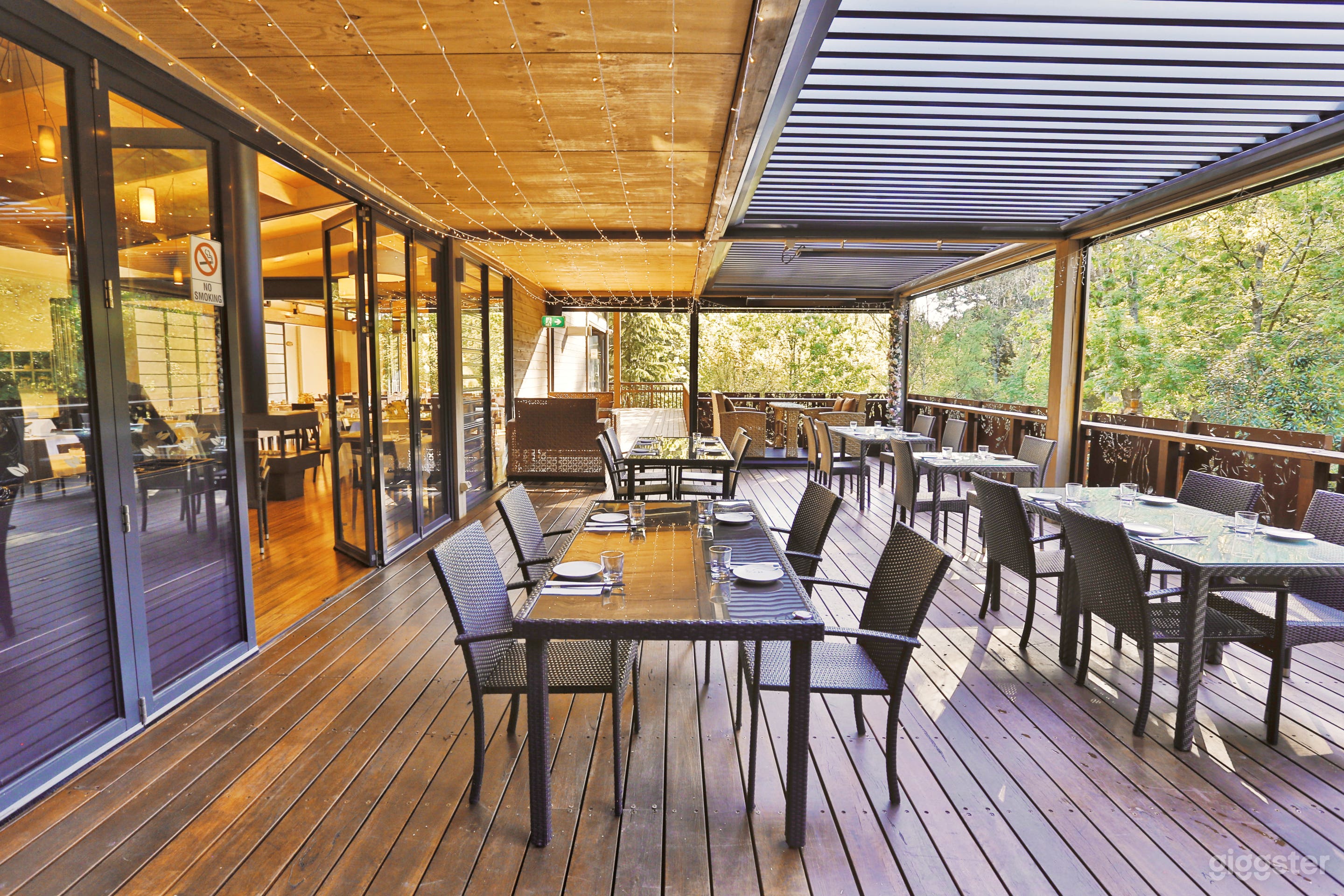 Very Large Modern Environmentally Sustainable Restaurant Photo 2