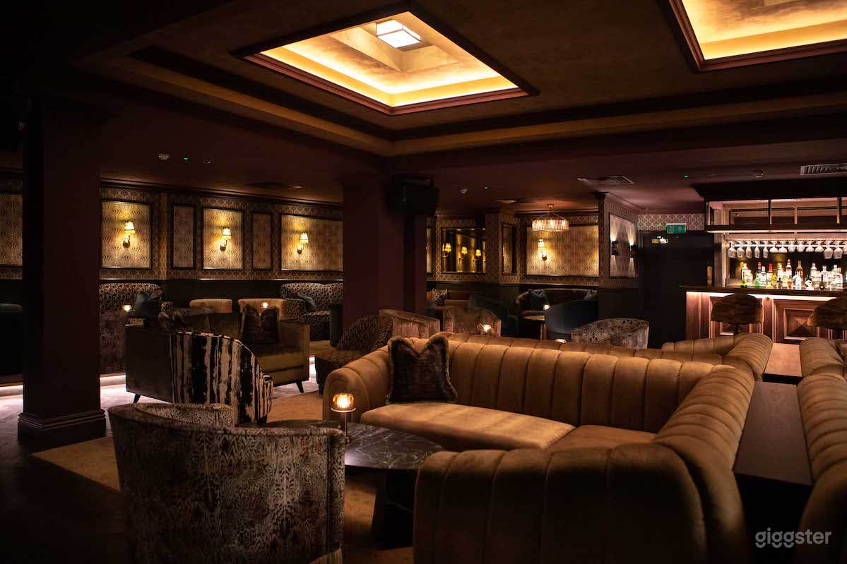 Refined Restaurant &amp; Lounge Photo 4