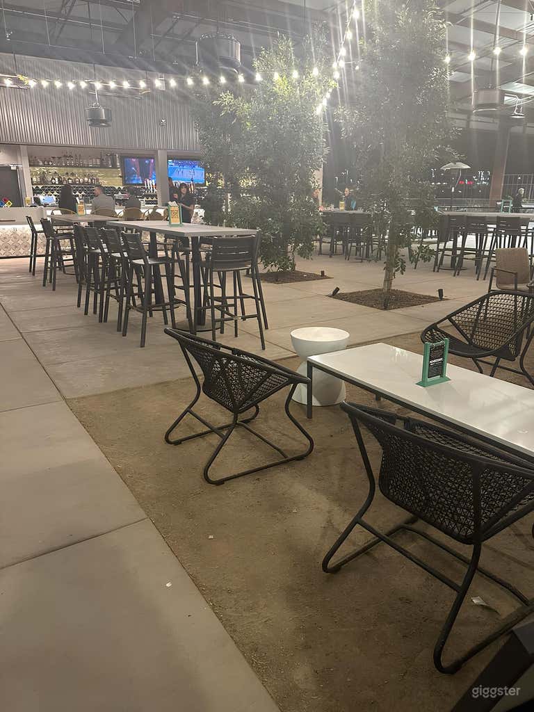  The Outdoor Cabana Bar & Covered Courts 