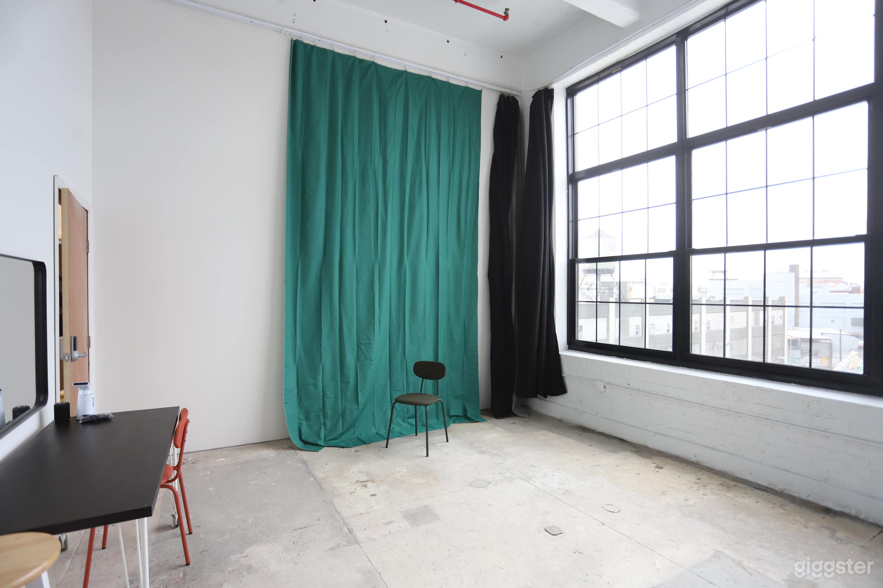 Sunny Backdrops Photo Studio Photo 3