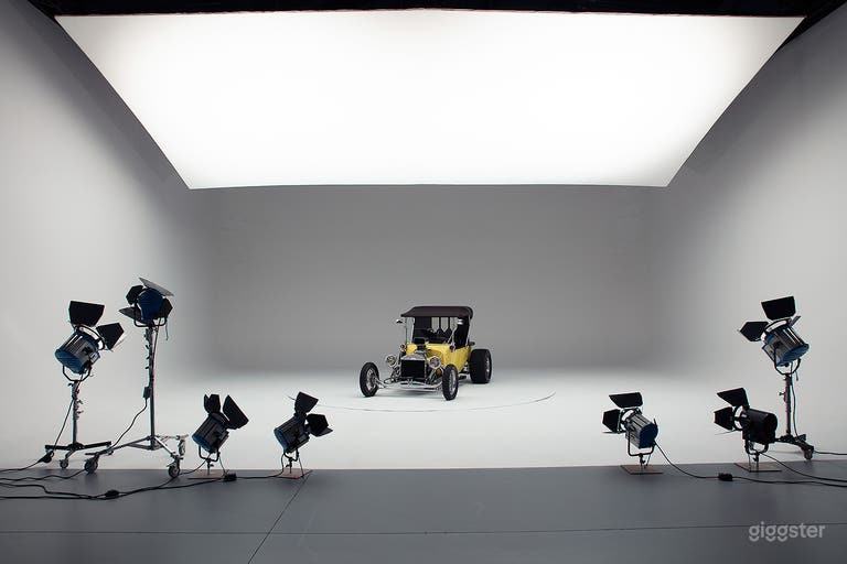  Show with optional Flying Flat, gear and inground turntable. 