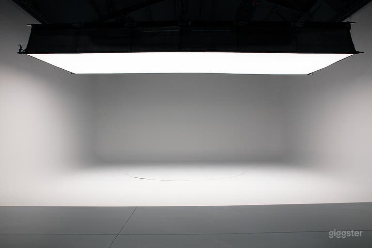  Show with optional Lightbank. 