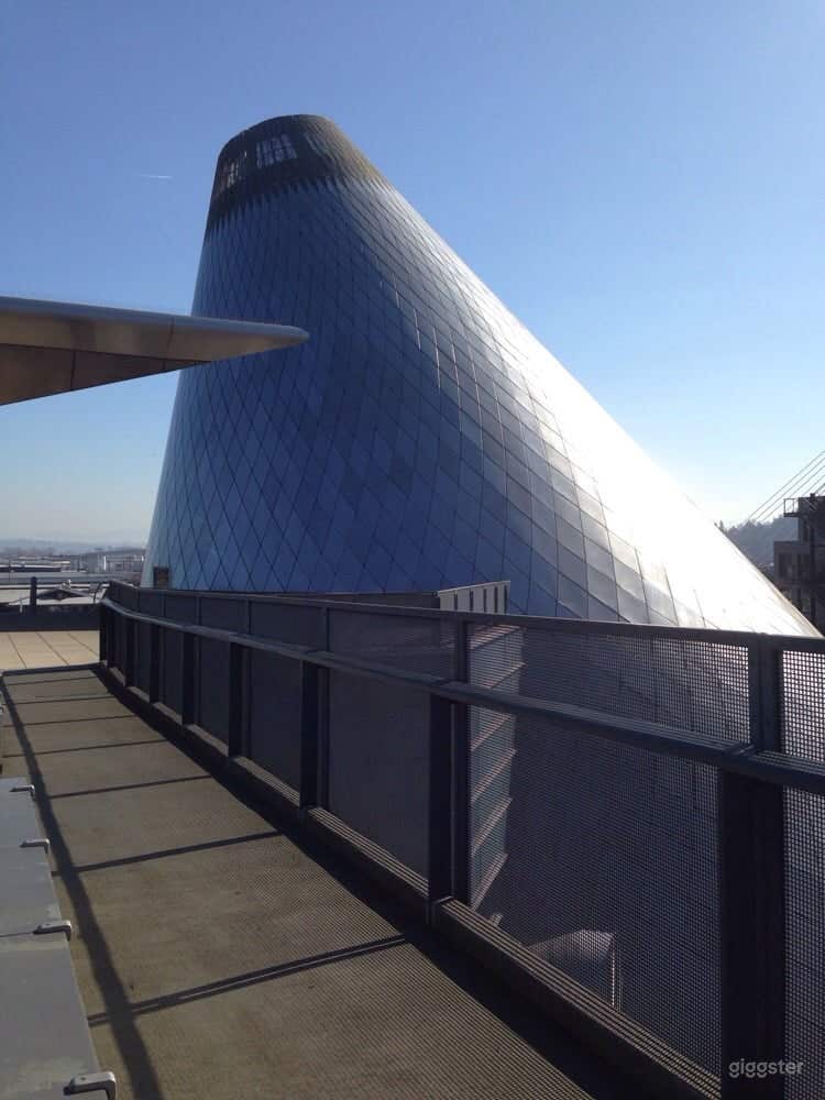  Rooftop Plaza with a Magical View 