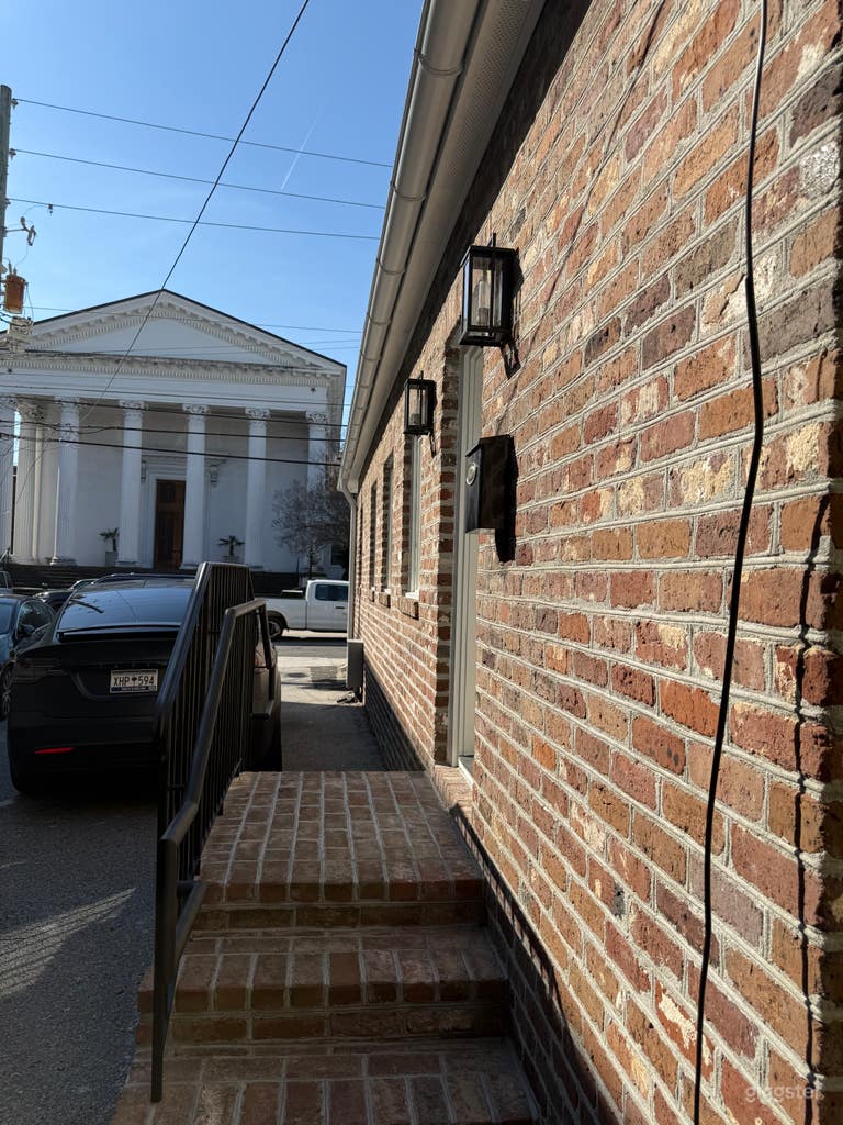  Holiday Pop-Up Dream Space on Iconic Meeting Street 