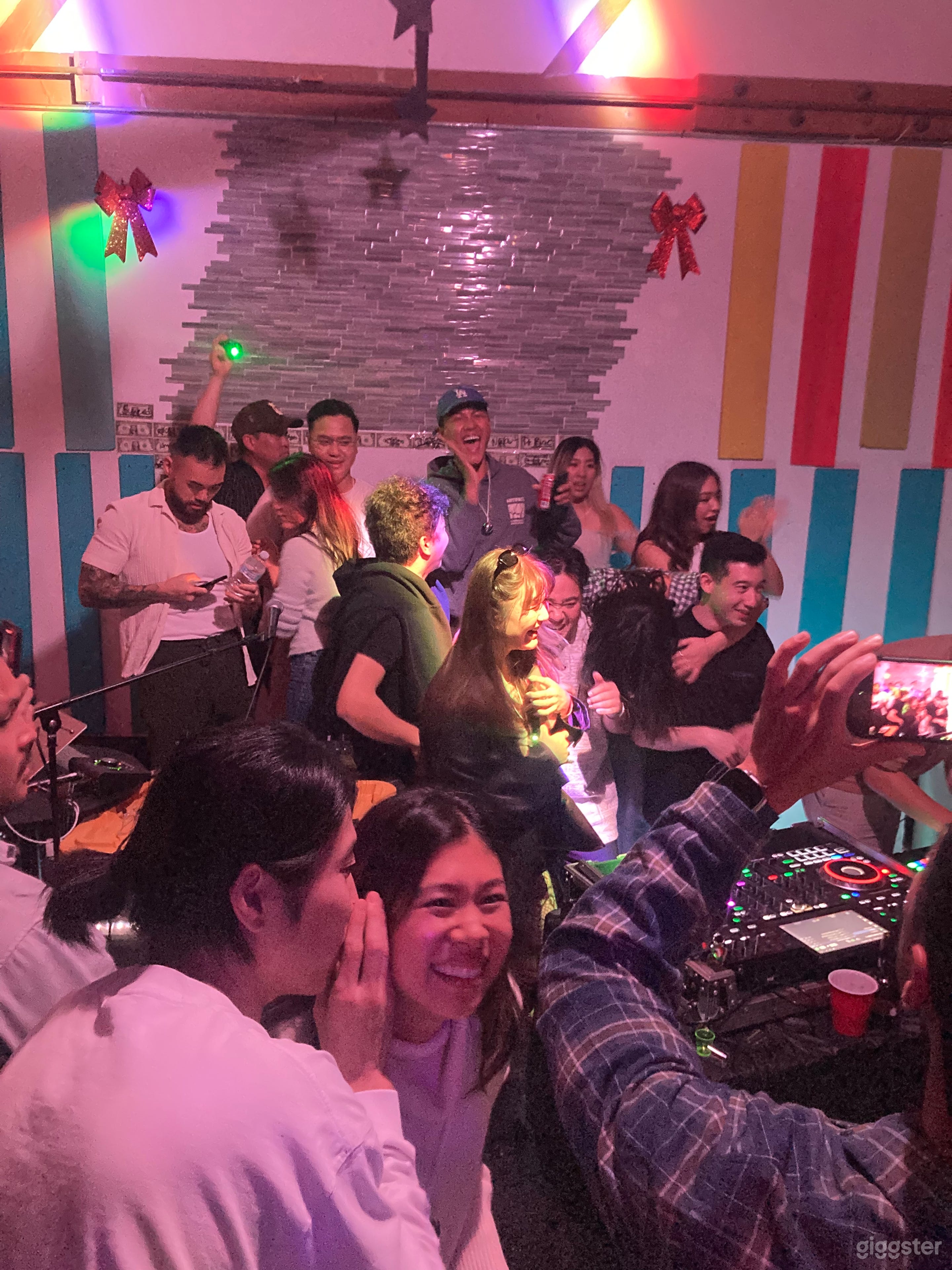 2k Sq Feet 420 Friendly Location DTLA Photo 4