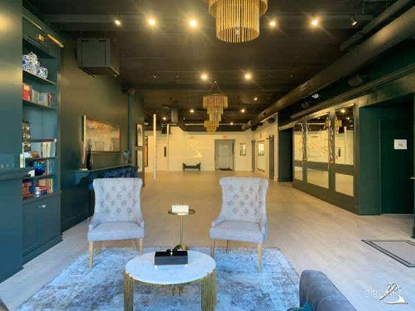 Stunning and Spacious Dance Studio Photo 4