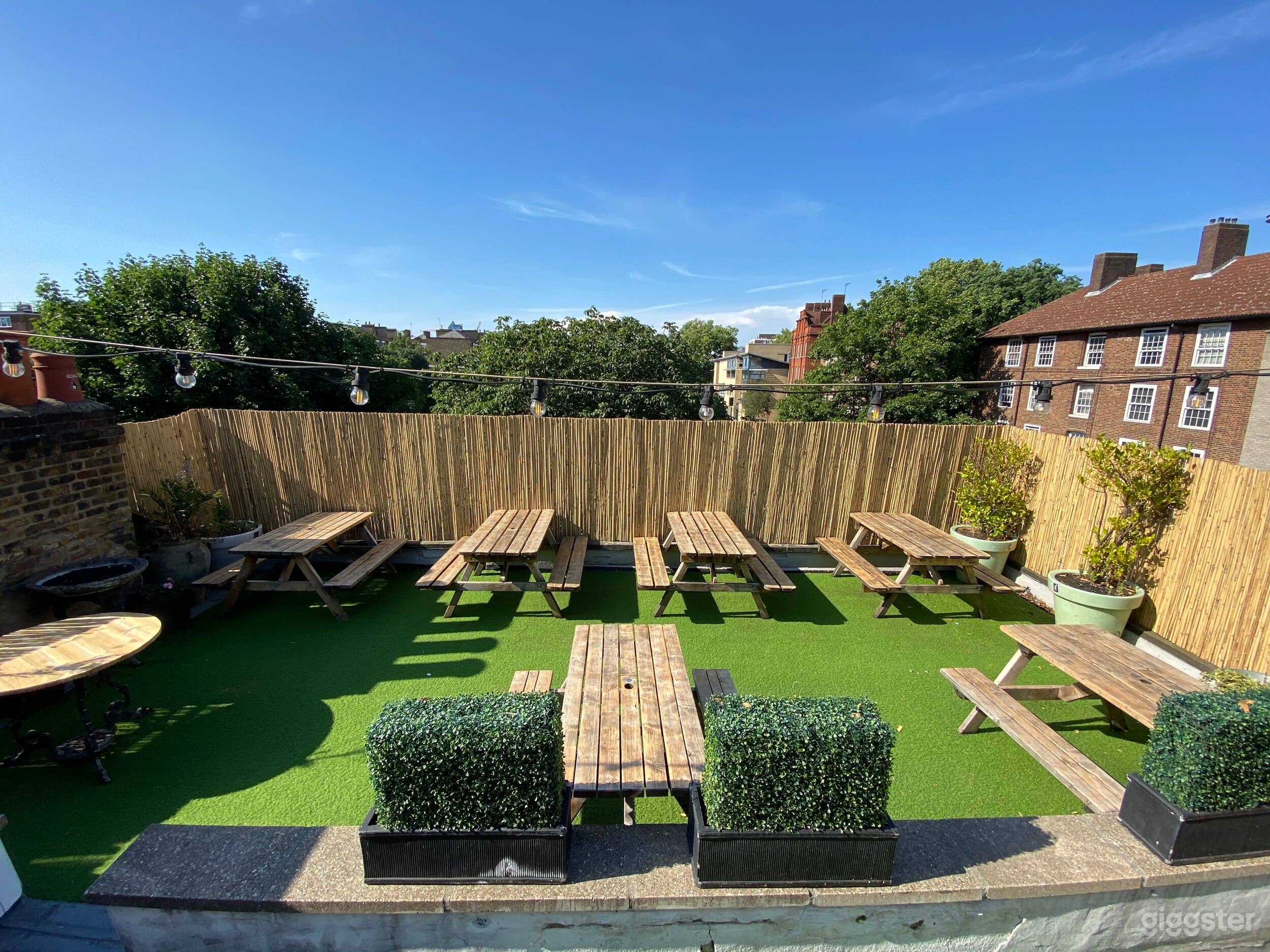 COSY FIRE, LIVE SPORTS, ROOF GARDEN,   POOL TABLE &amp; GAMES Photo 2