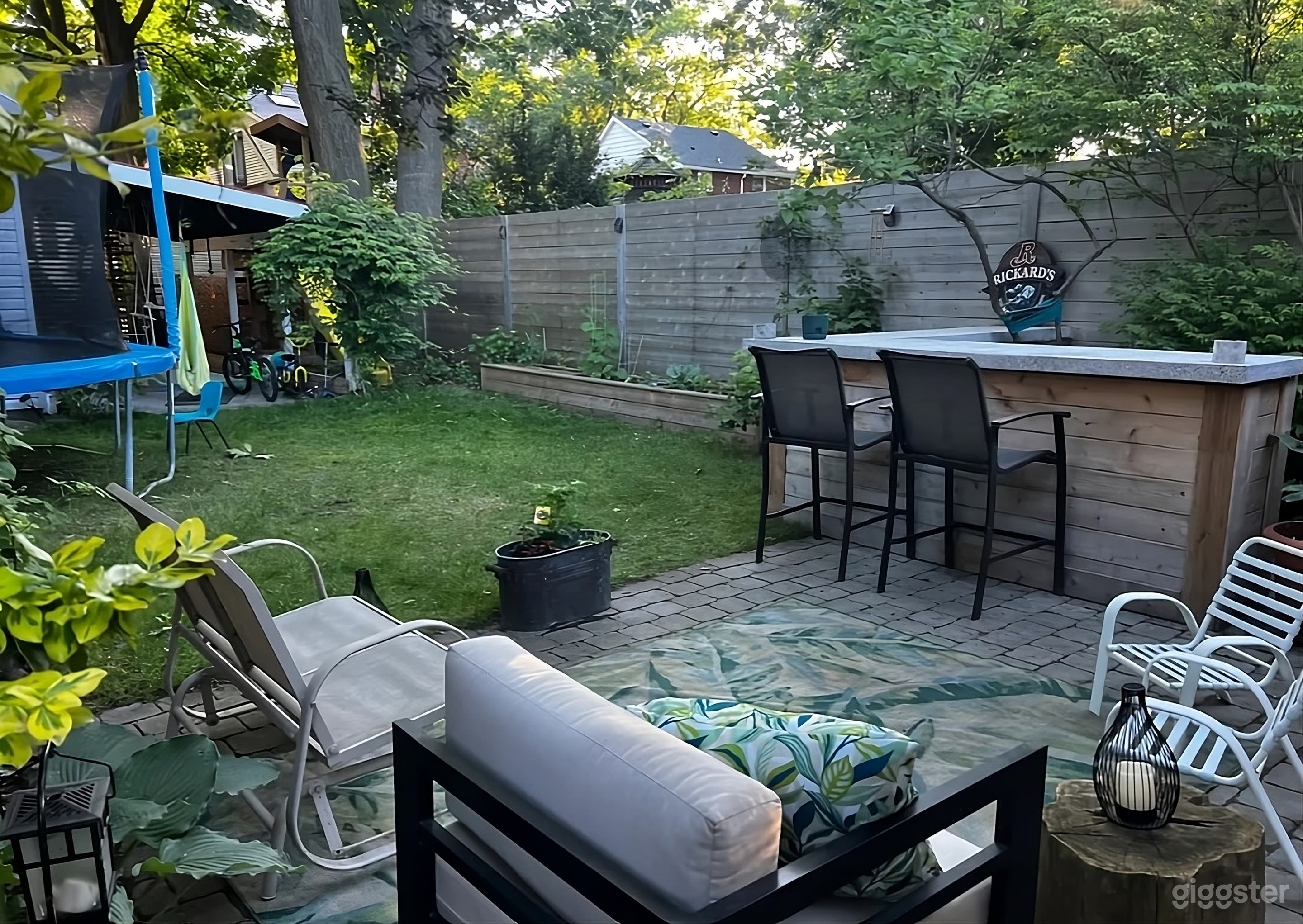 Private Backyard with Built In Bar Photo 3