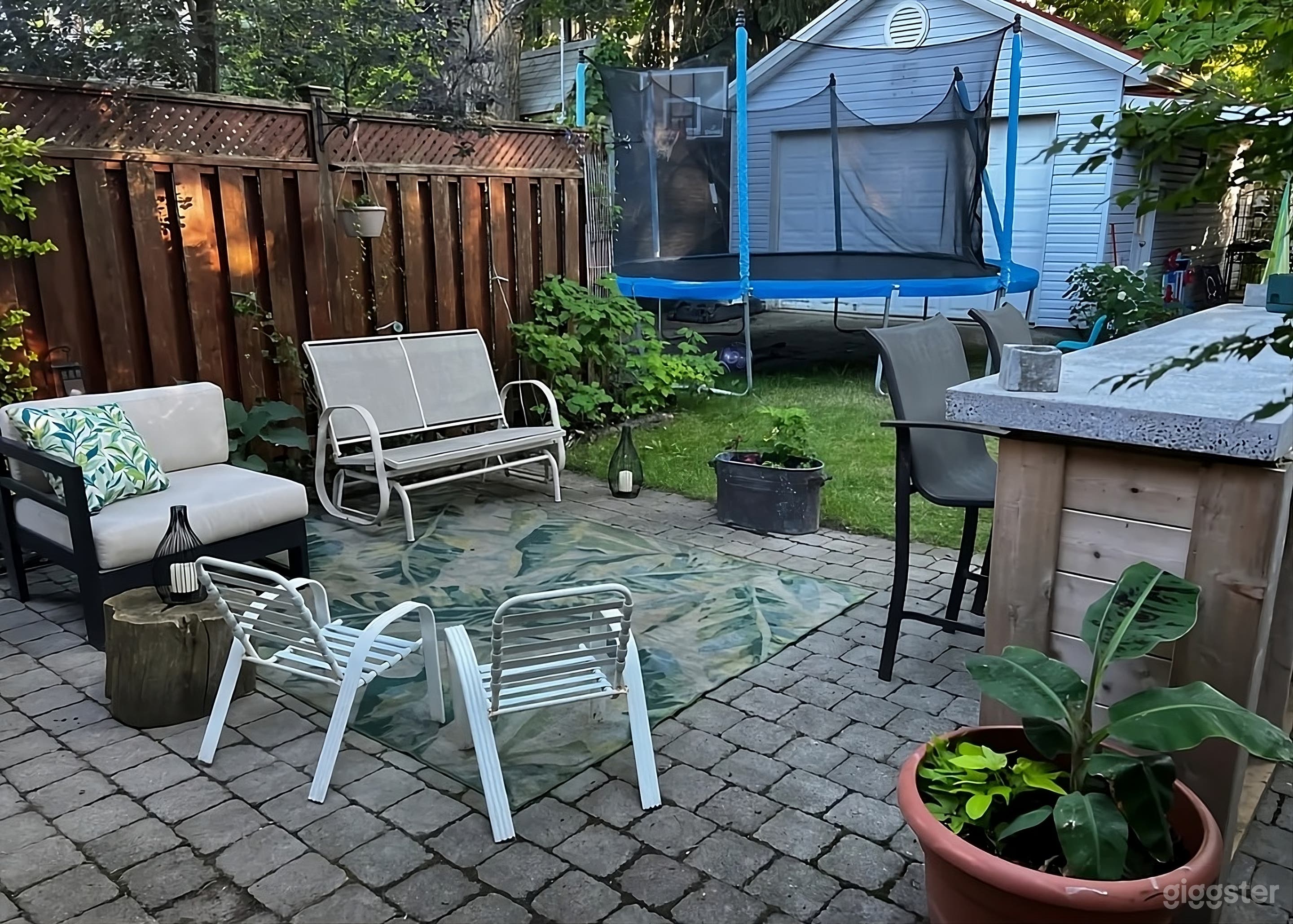 Private Backyard with Built In Bar Photo 4