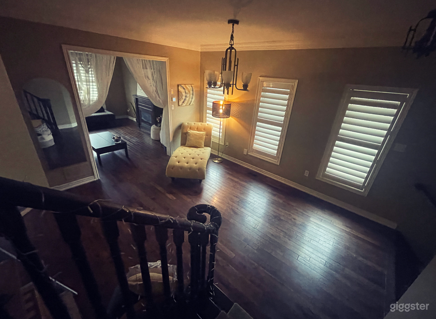 Modern Contemporary Home With Artistic Flair Photo 3