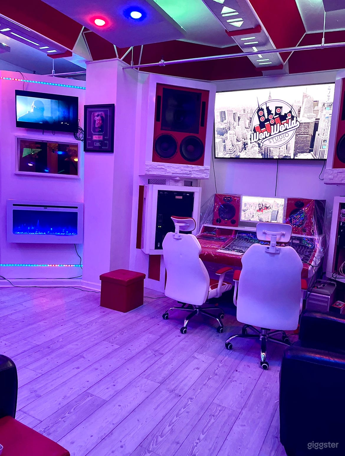 The Spaceship Photo 3