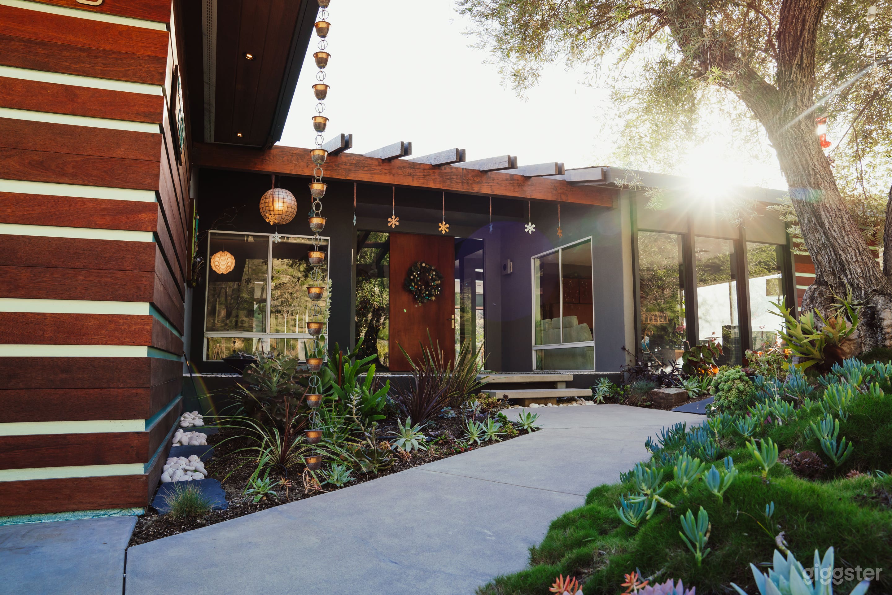 Our walkway to the entrance 