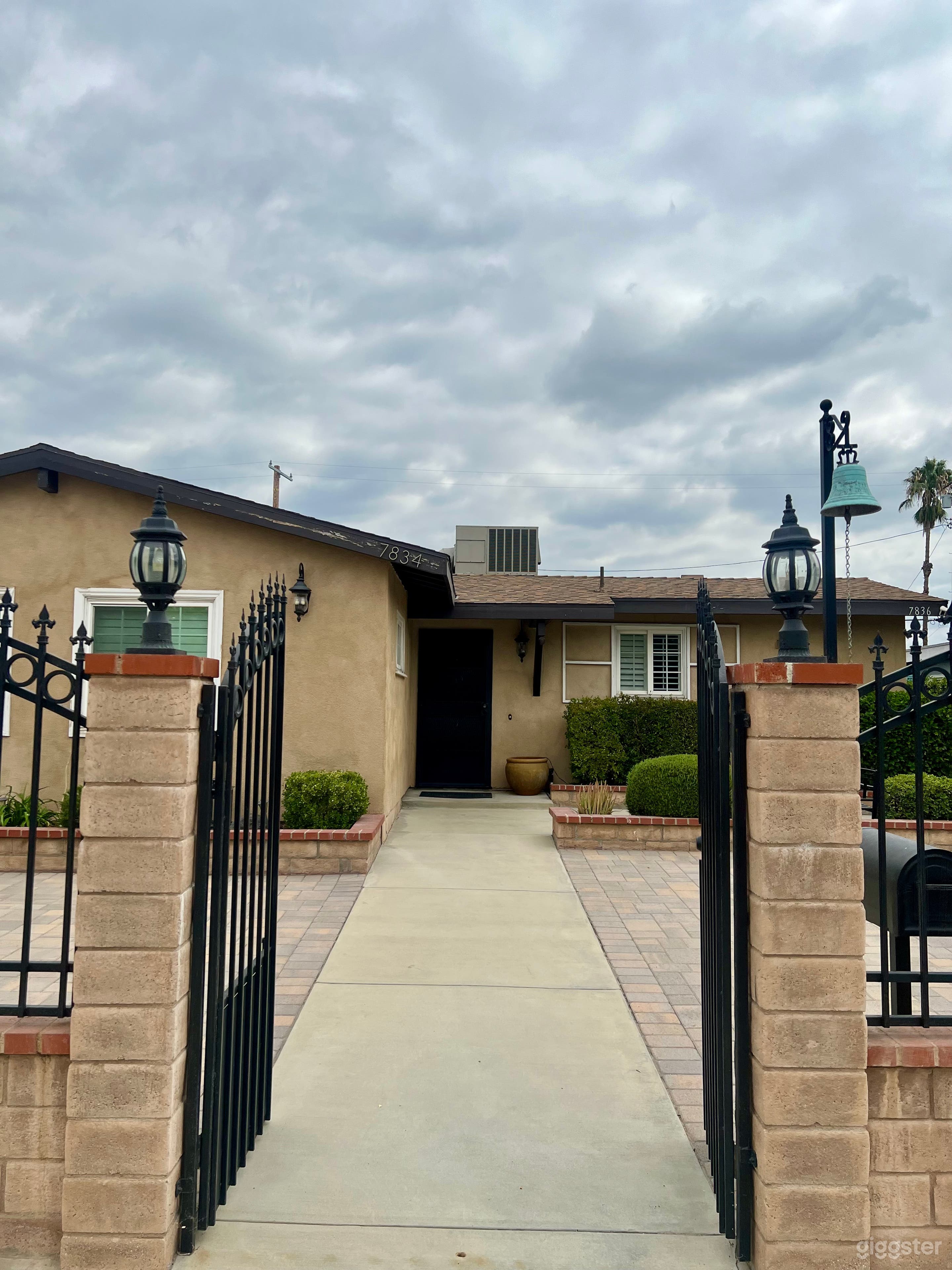 New Modern Guest House Studio Photo 3