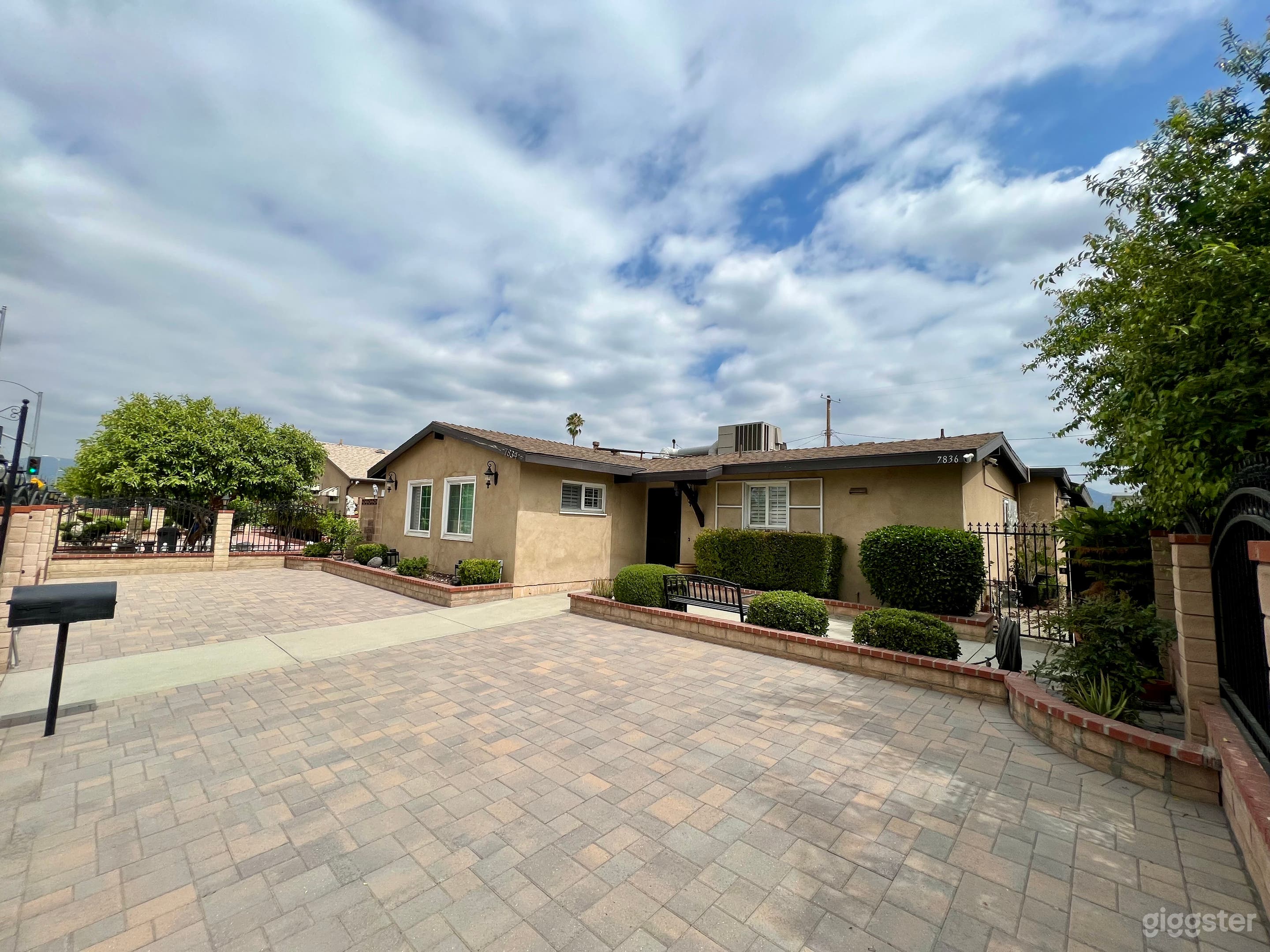 New Modern Guest House Studio Photo 2