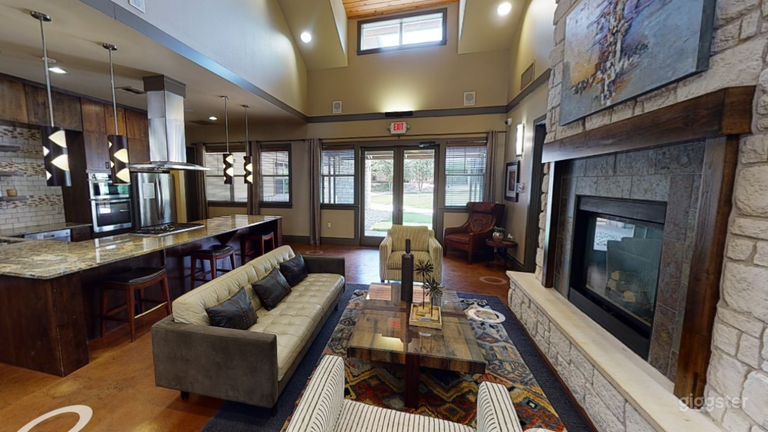  Cozy Lounge w/ Kitchen in Barton Creek Greenbelt 