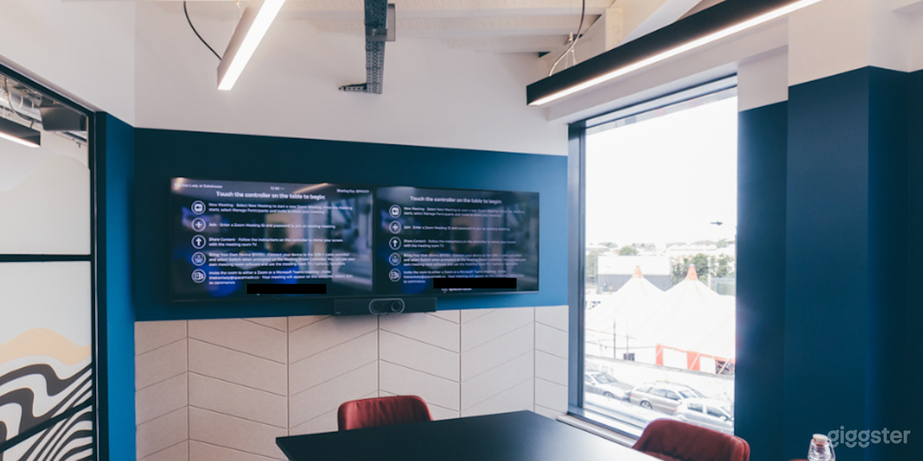 The Iron Lady Room for 8 Persons Photo 2