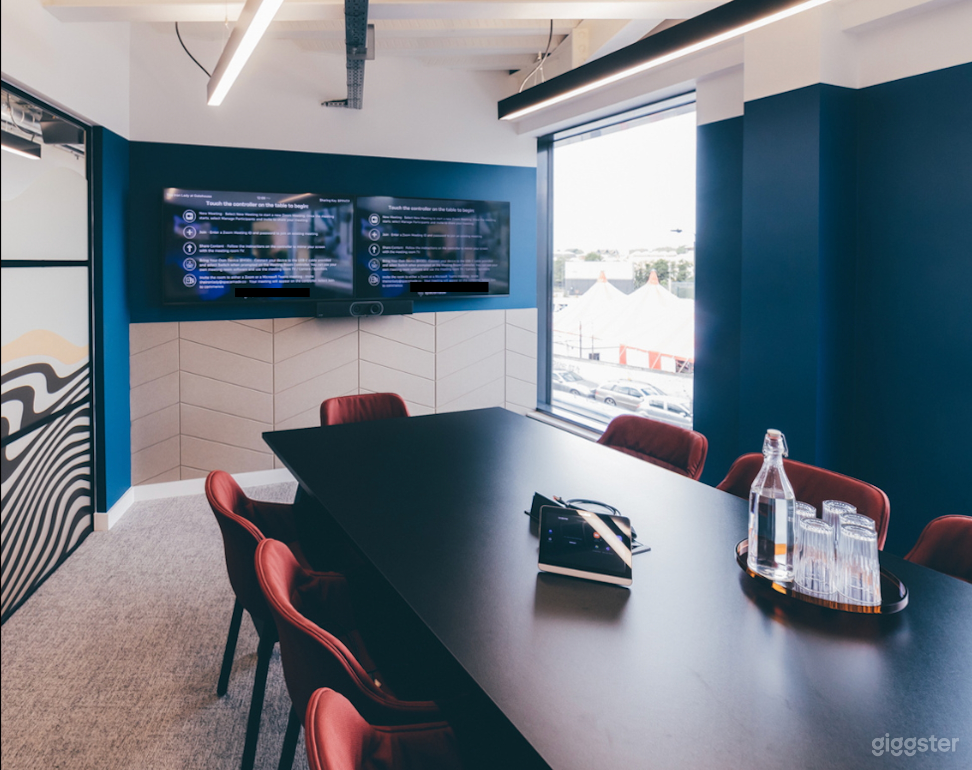 The Iron Lady Room for 8 Persons Photo 1