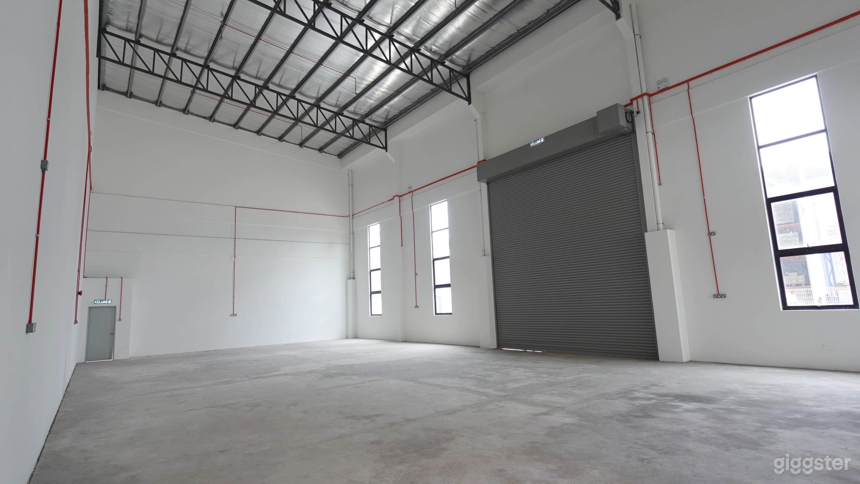 3 Storey Semi-D Factory & Warehouse Industrial Space Photo 4
