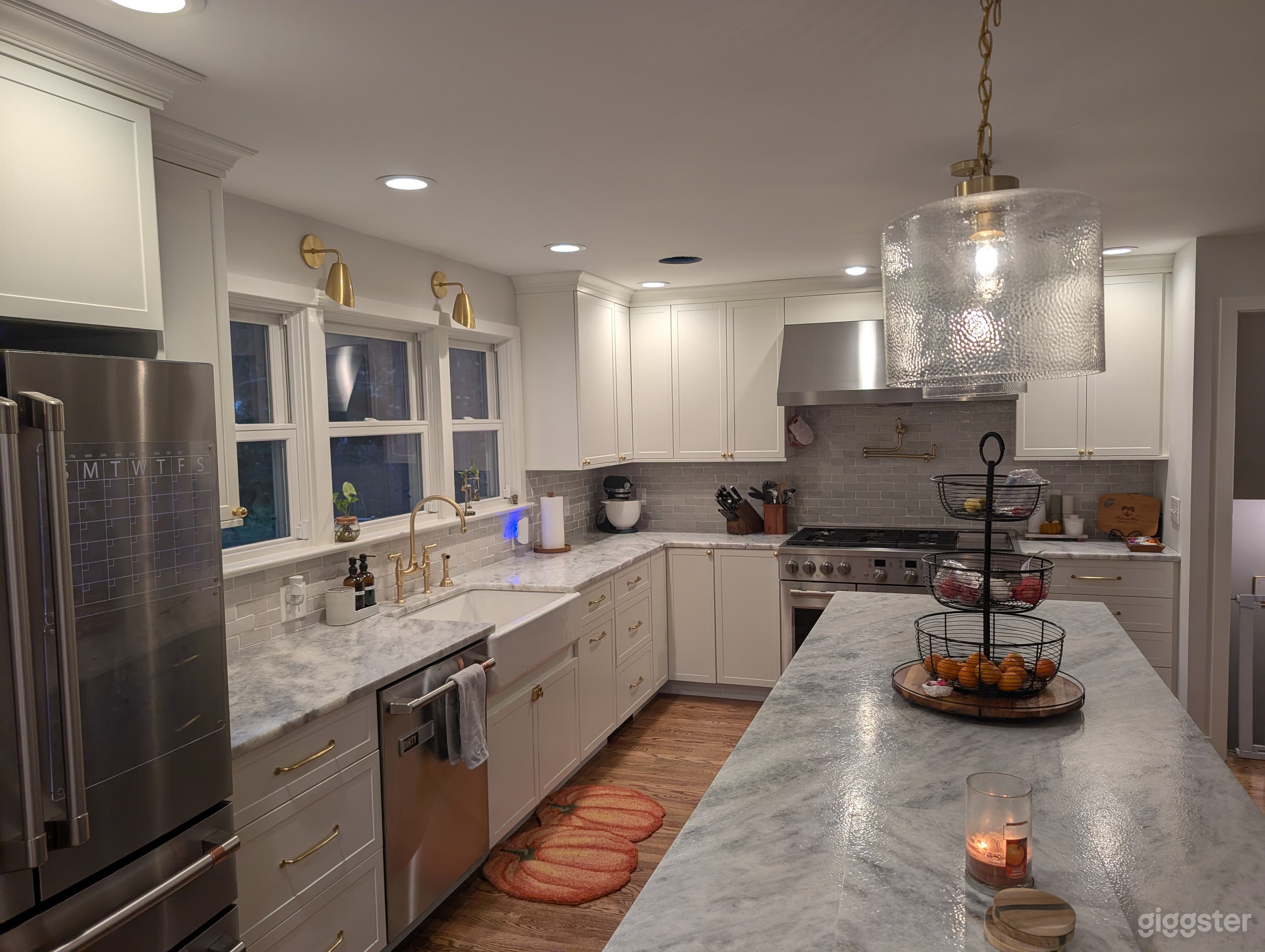 Warm Split Level Family Home Photo 4