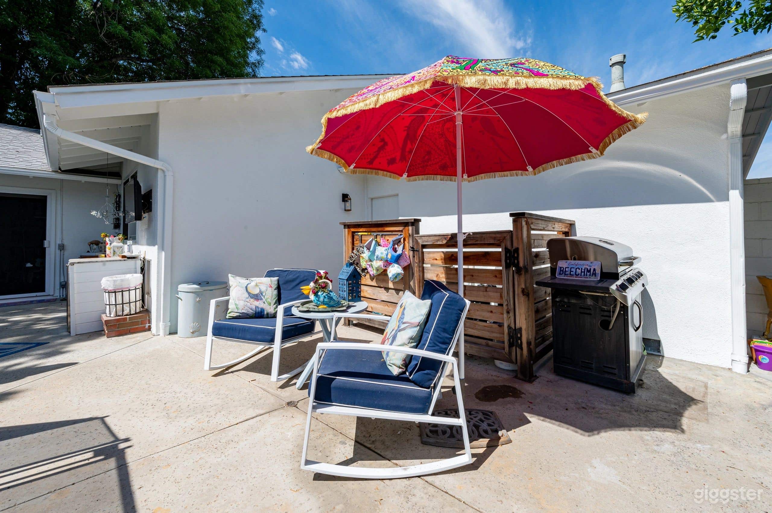 Baby-Blue House Swimming Pool Photo 4