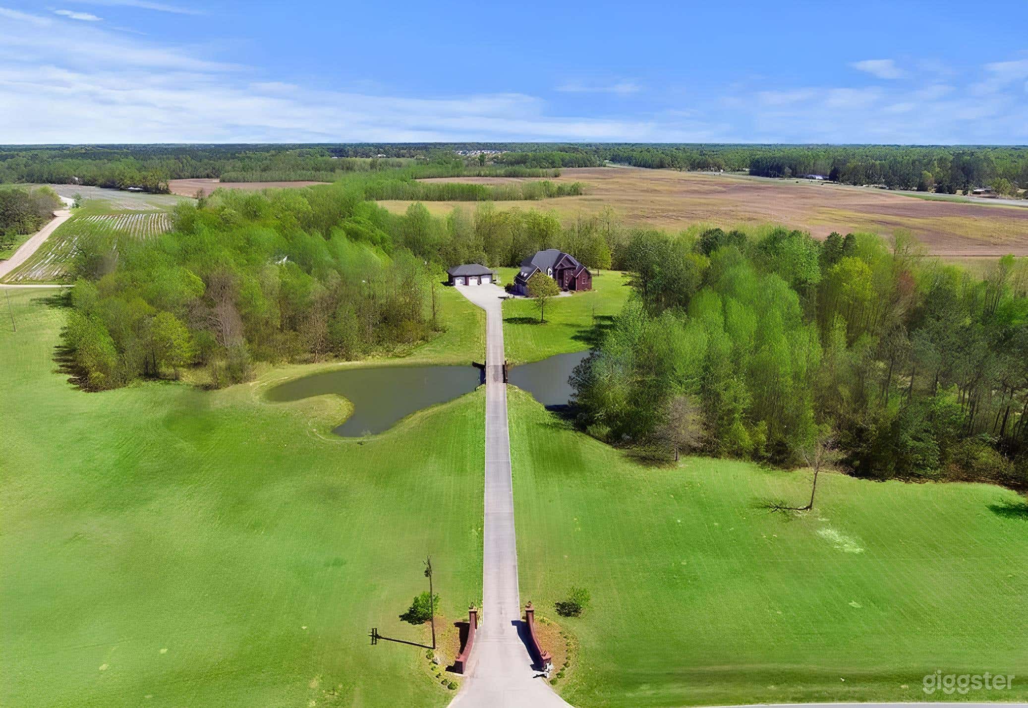 Huge Backyard for Events and Film Production Photo 4