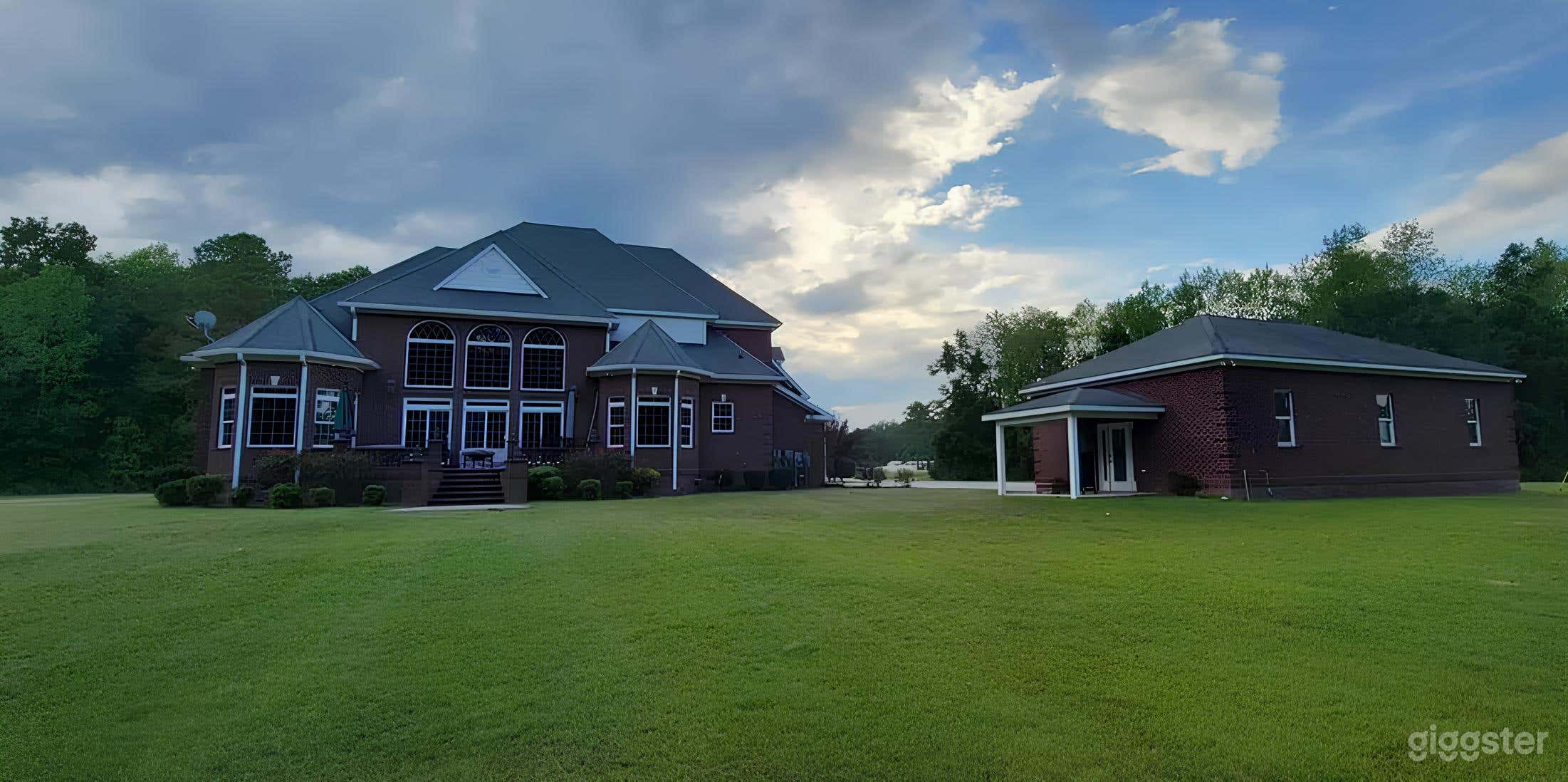 Huge Backyard for Events and Film Production Photo 1