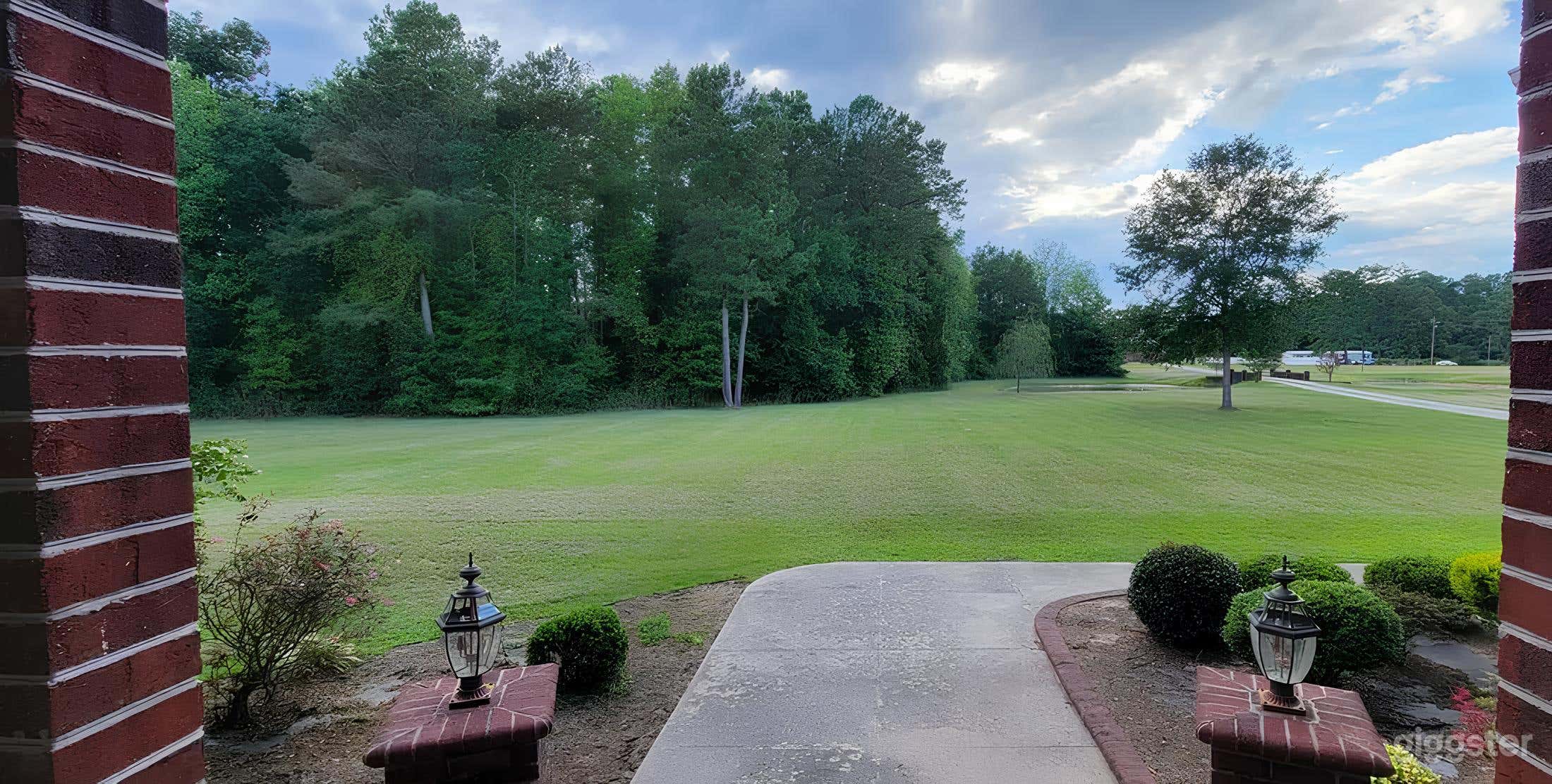 Huge Backyard for Events and Film Production Photo 3