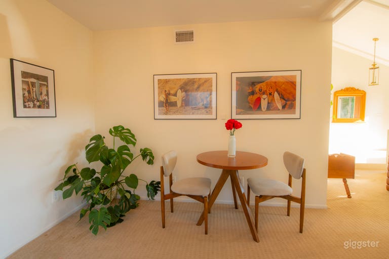  Retro-Modern Poolside Ranch House in Agoura Hills 