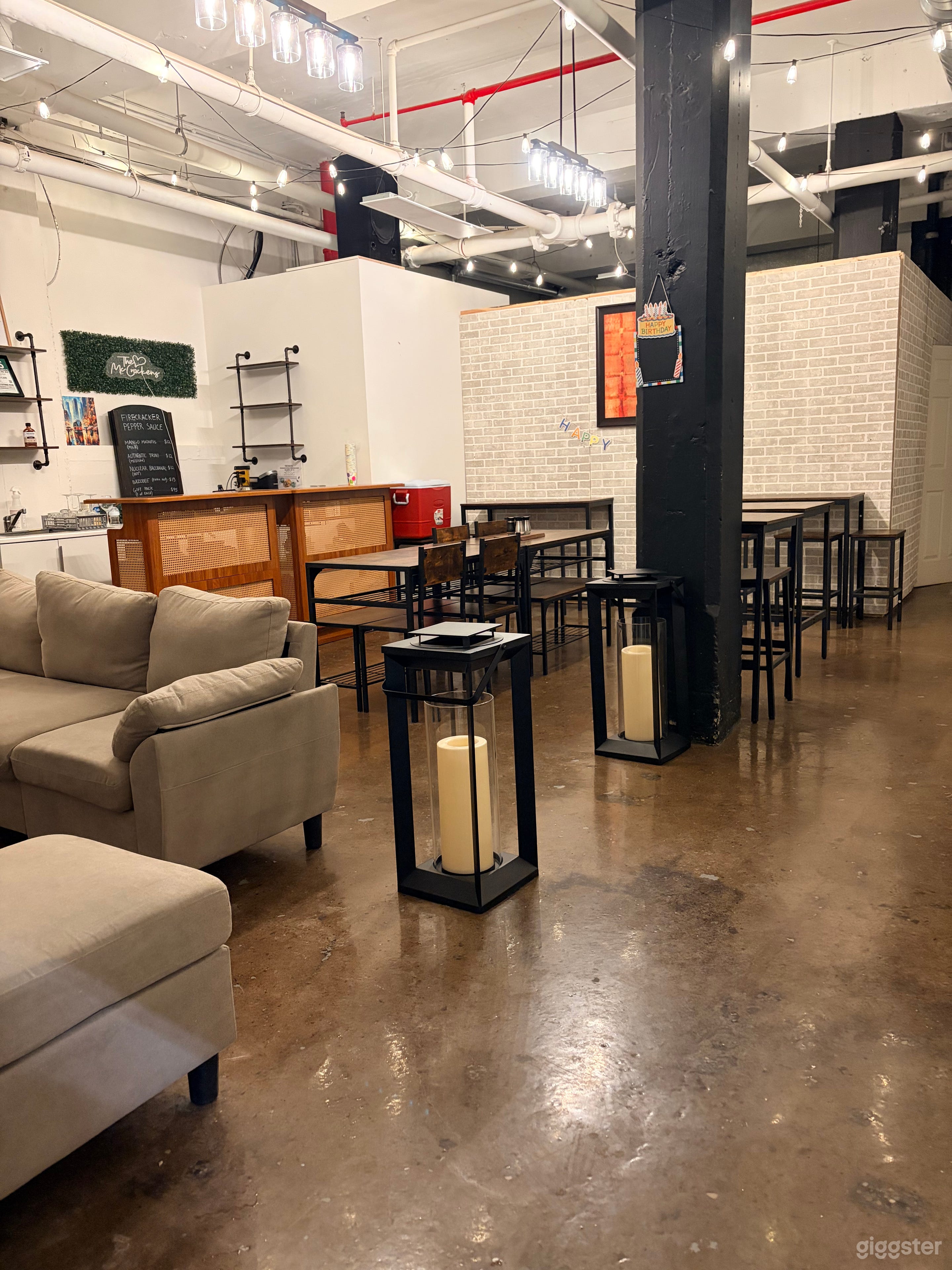 From the first pour at the bar, to a seated dinner and late night lounging by the fireplace with piano notes. Our place is perfect for an unforgettable event.