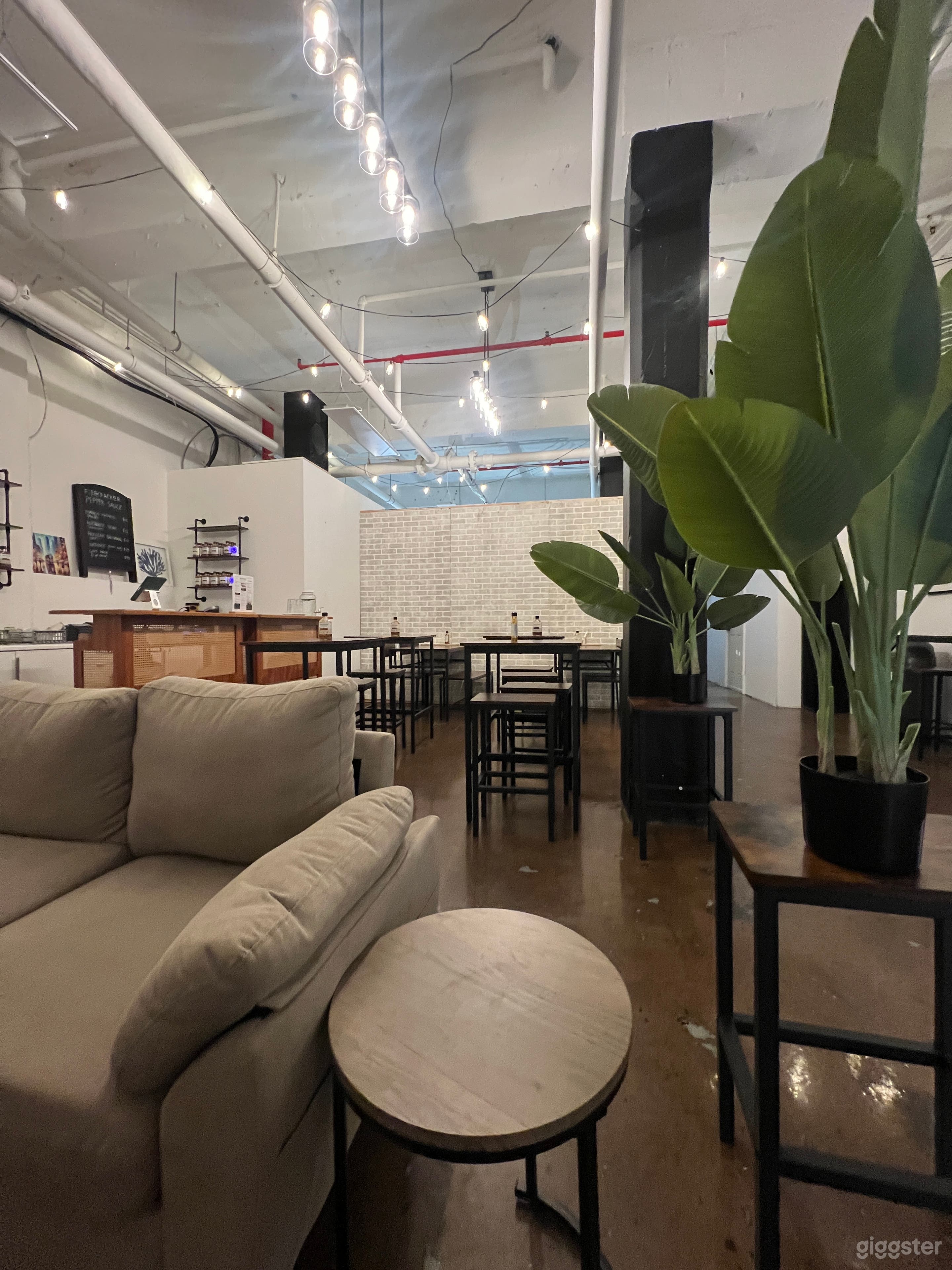 Private bar, dining &amp; lounge