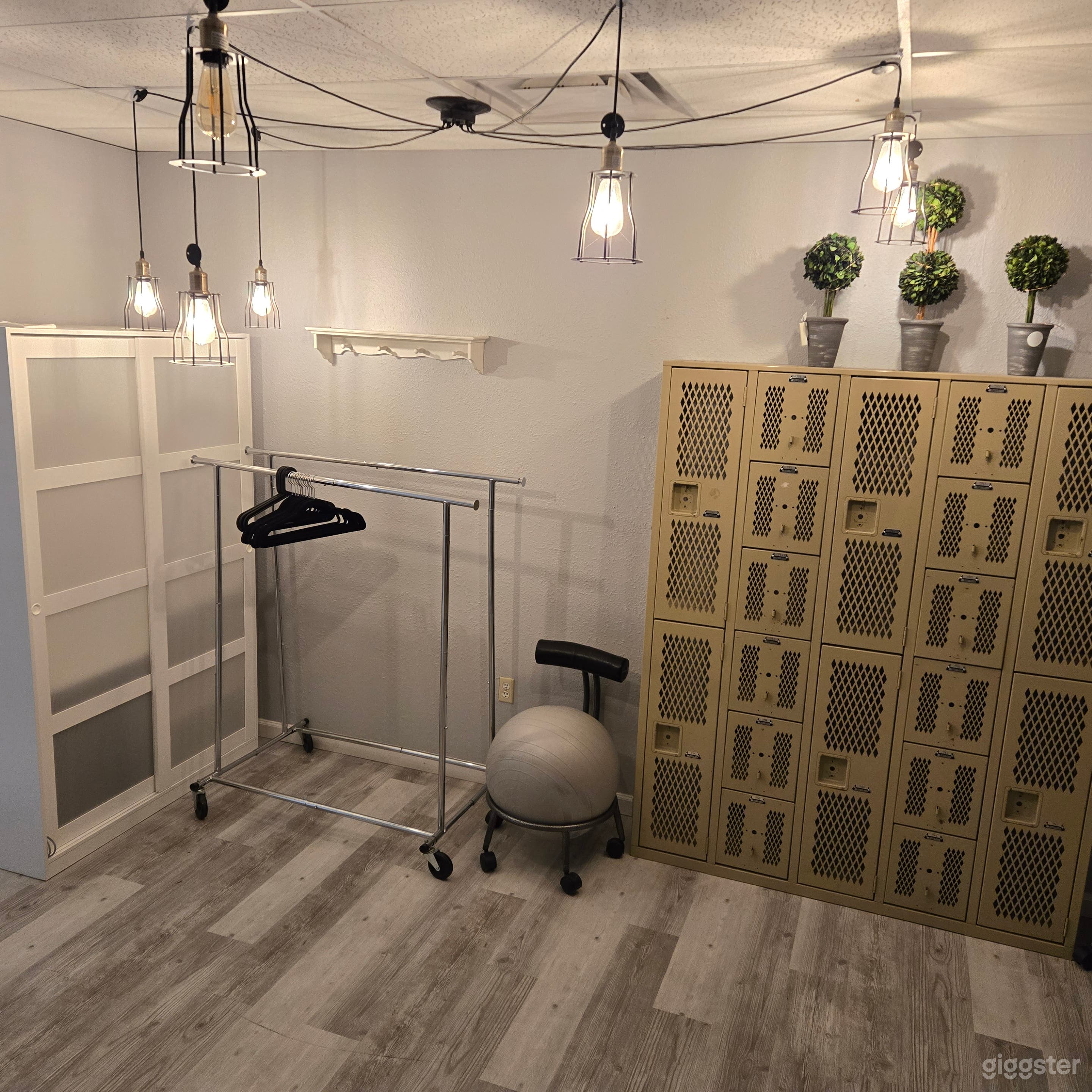 Lockers for safekeeping of personal items 