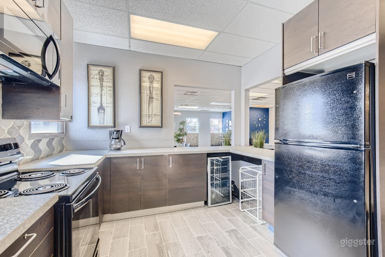  Full kithchen. Stove, oven, fridge, dishwasher 