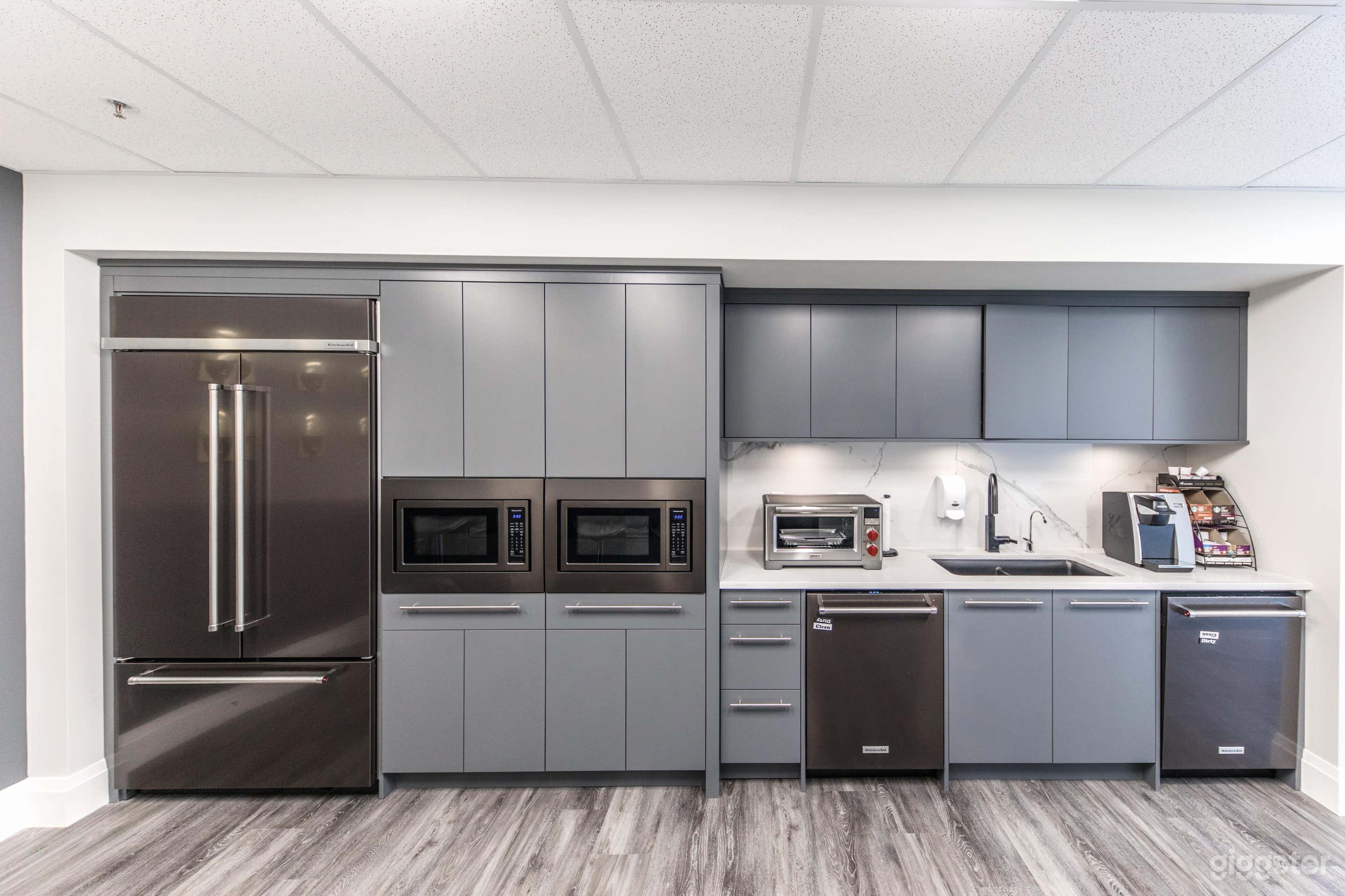 HARBOURFRONT - Suite 521 (Hourly) Photo 4