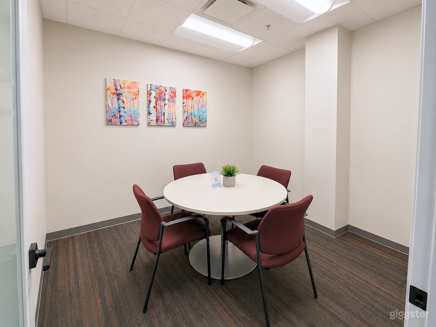 HARBOURFRONT - Suite 516 (Hourly) Photo 1