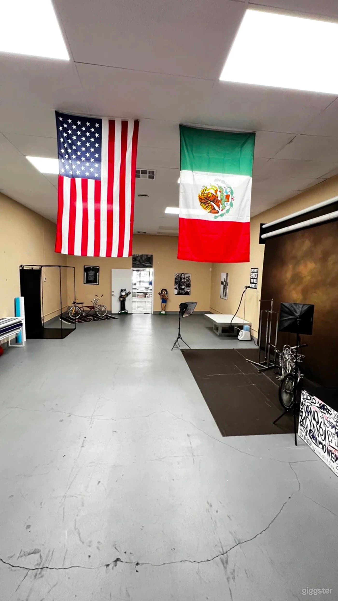 Creative Studio with Mural Walls Photo 1