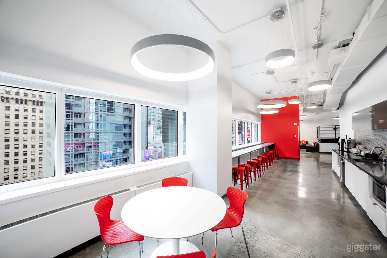 Complex features common area lounge/kitchen/pantry
