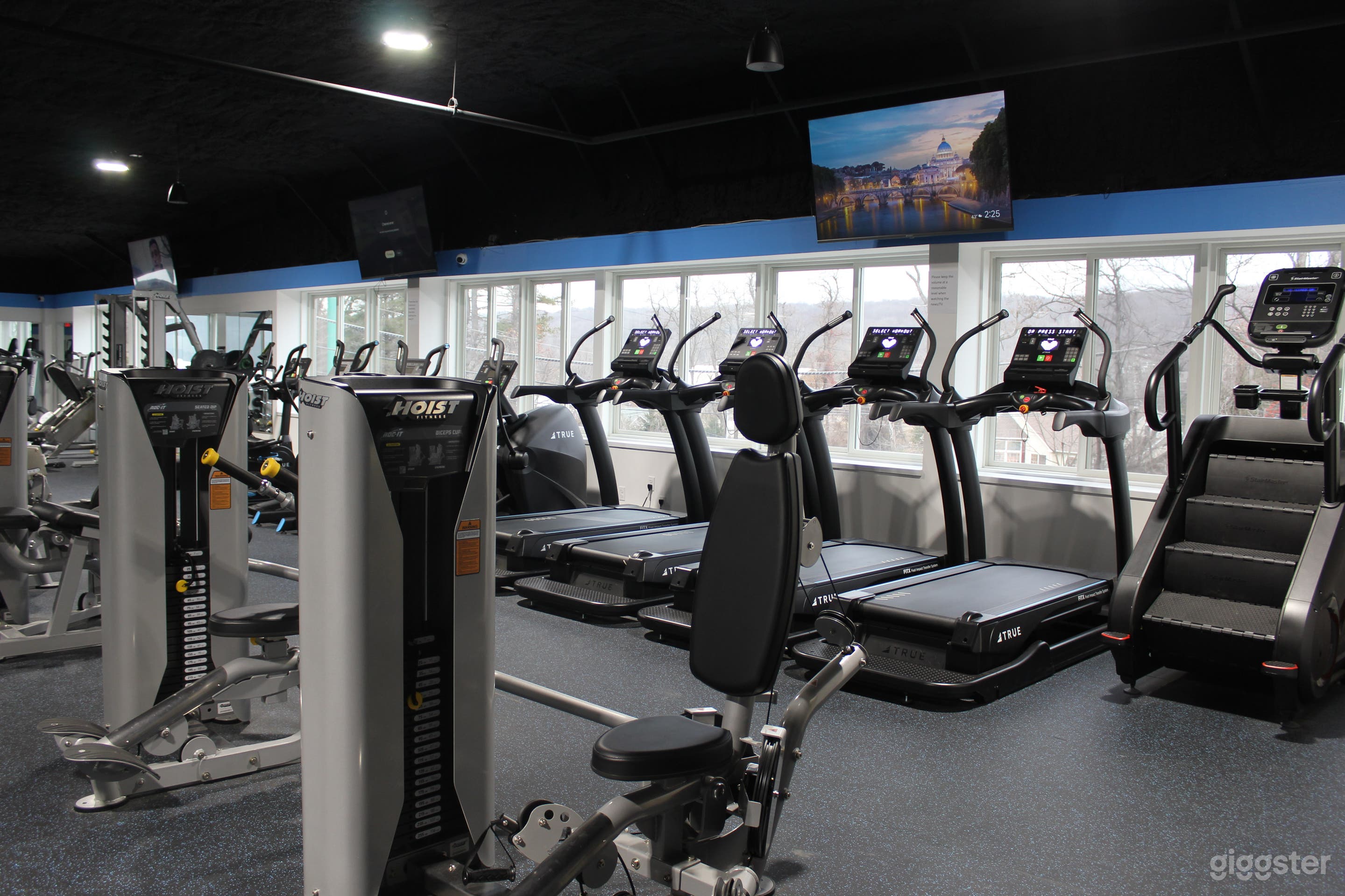Modern Fitness Center | Gym &amp; Training Studio Photo 4