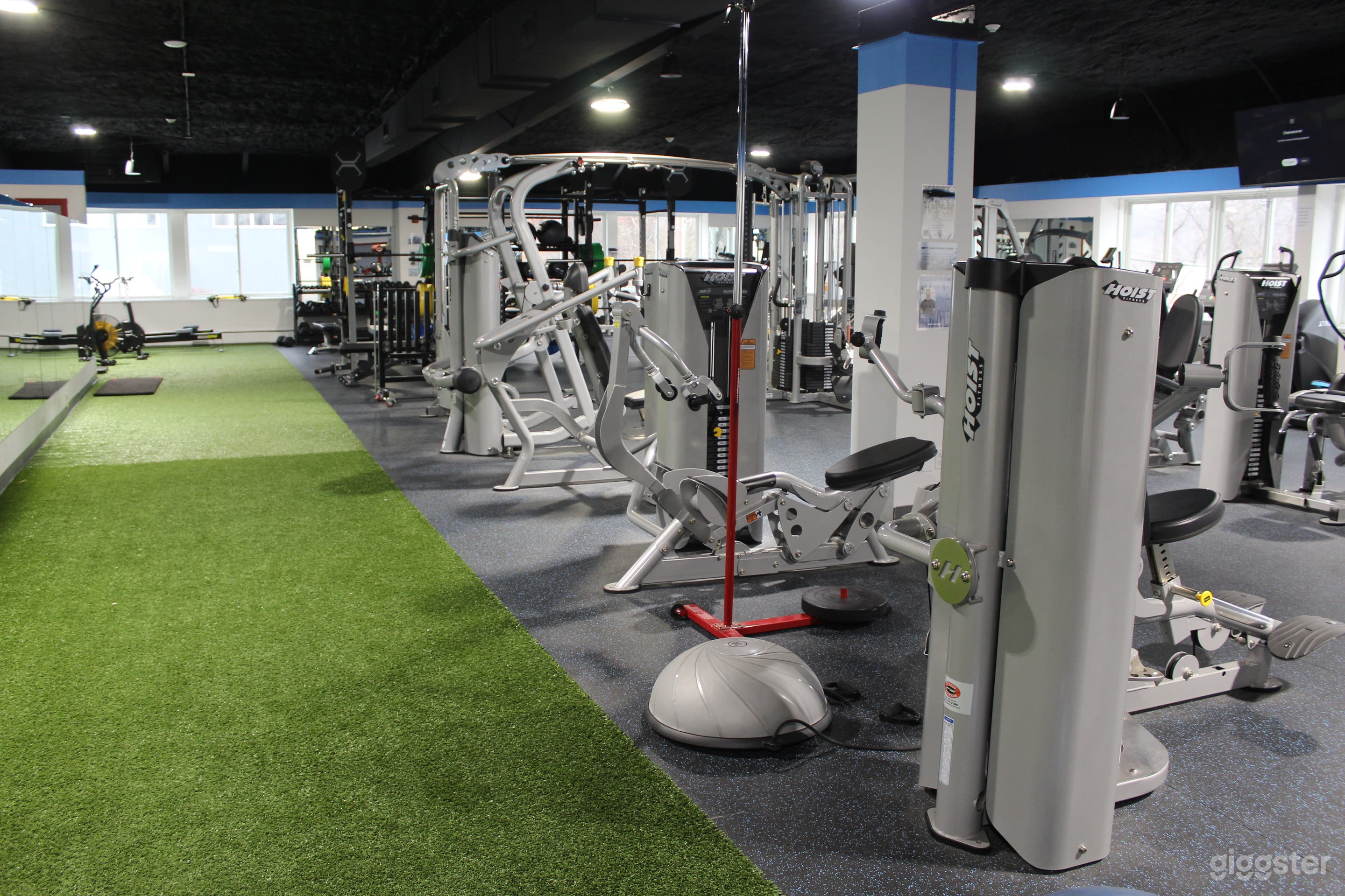 Modern Fitness Center | Gym &amp; Training Studio Photo 2